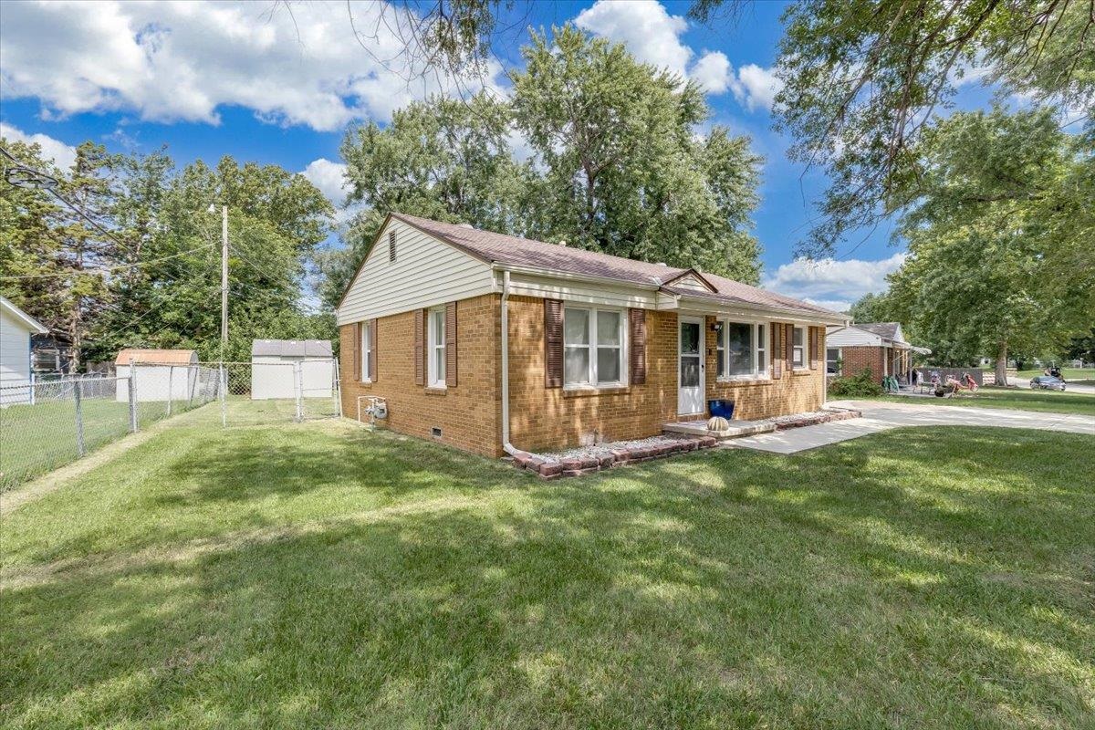 6413 N Longmont Property Photo 3