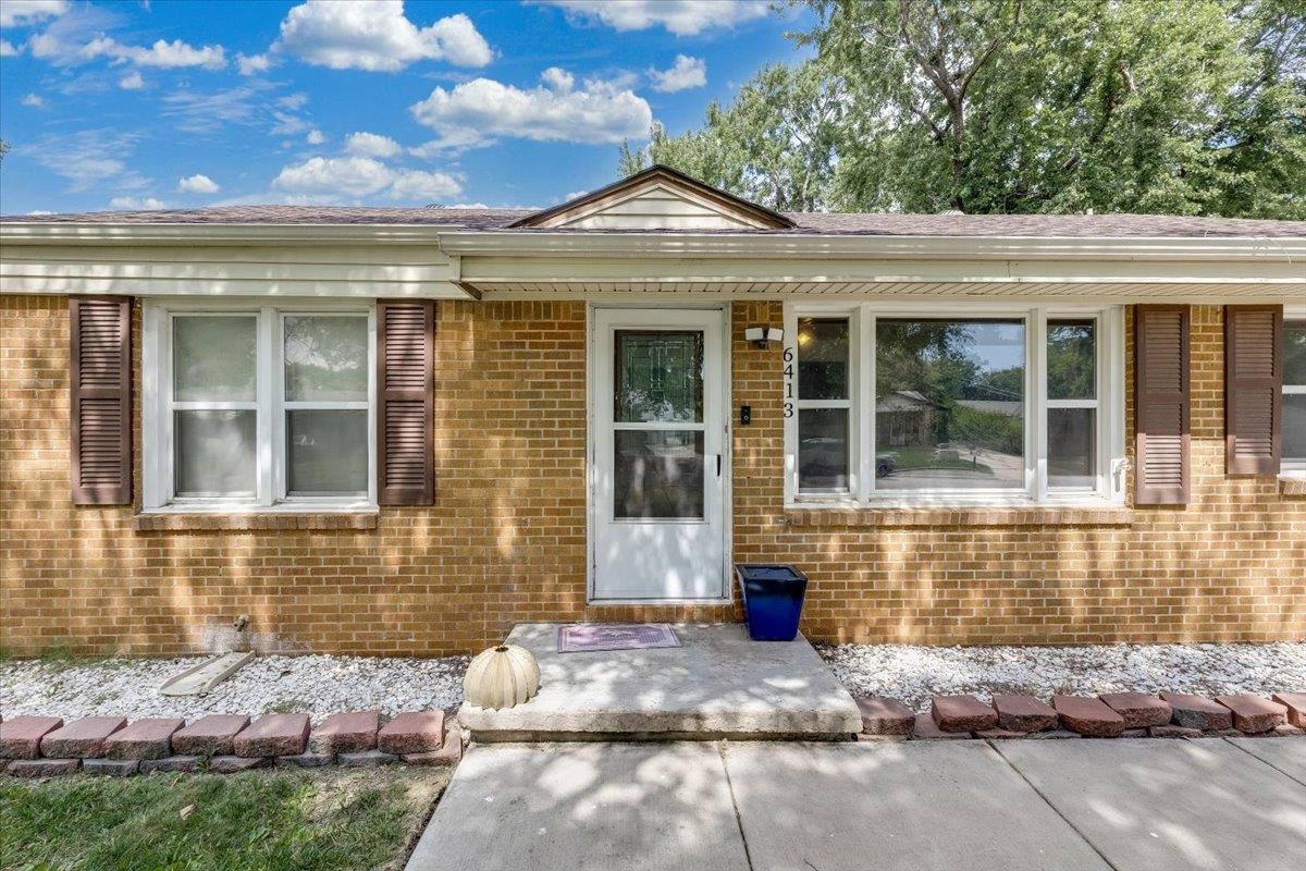 6413 N Longmont Property Photo 4