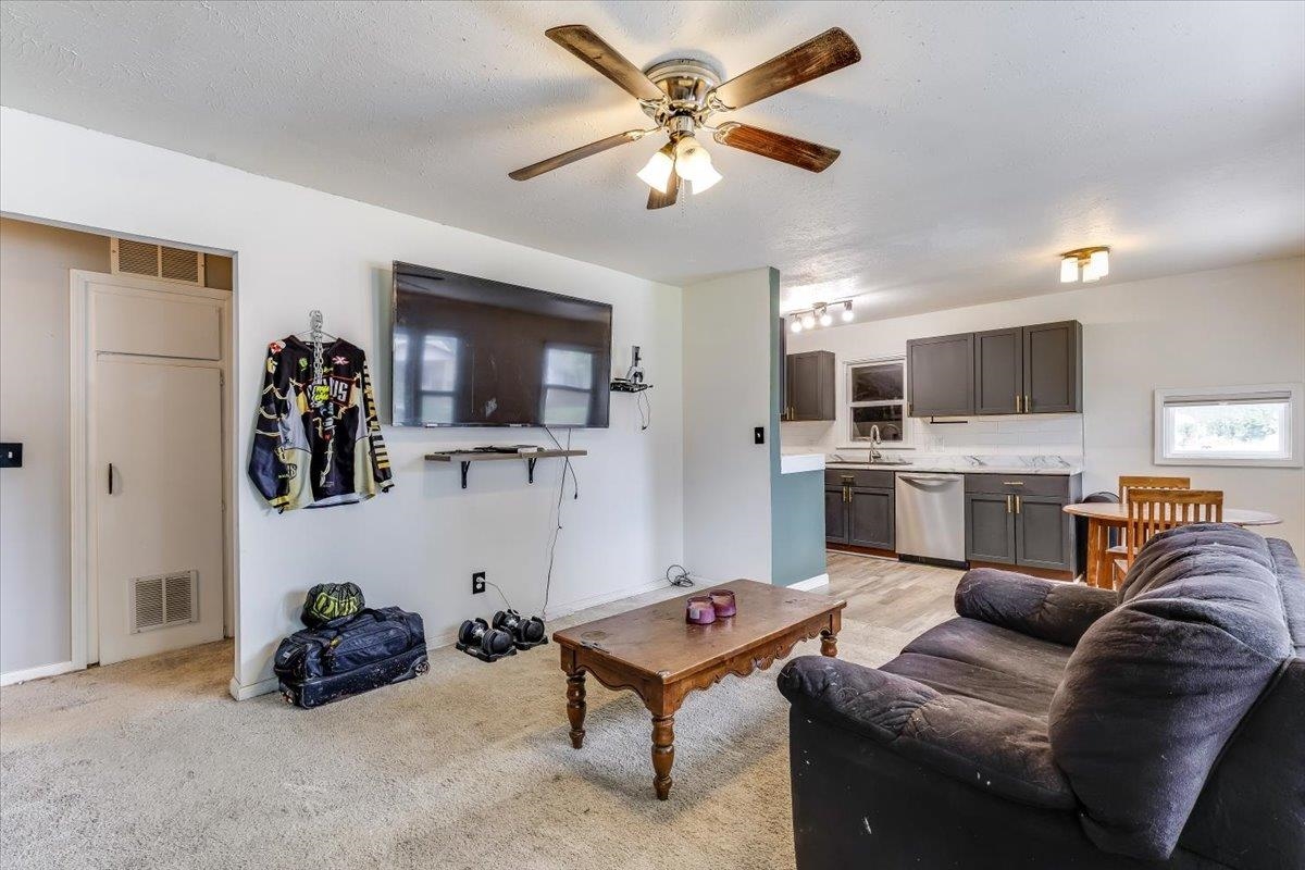 6413 N Longmont Property Photo 5