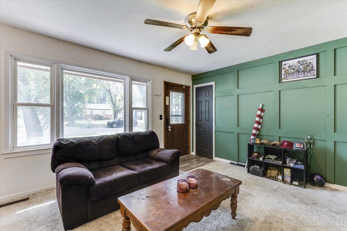 6413 N Longmont Property Photo 7