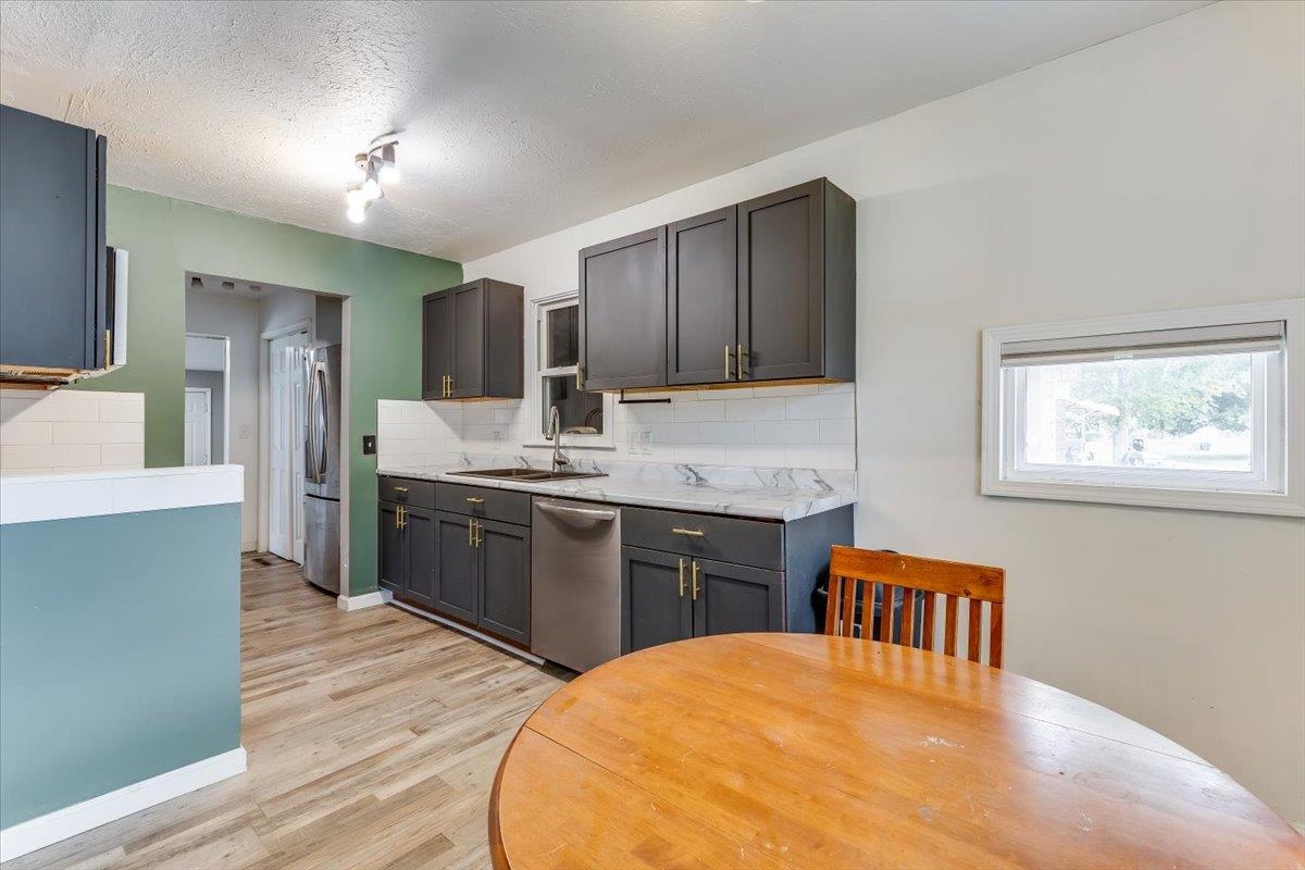 6413 N Longmont Property Photo 9