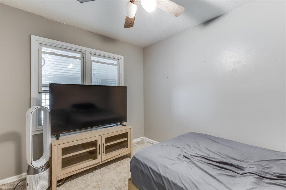 6413 N Longmont Property Photo 24