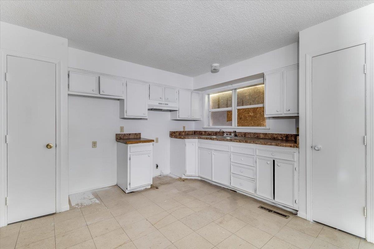 7028 W Frazier Property Photo 4