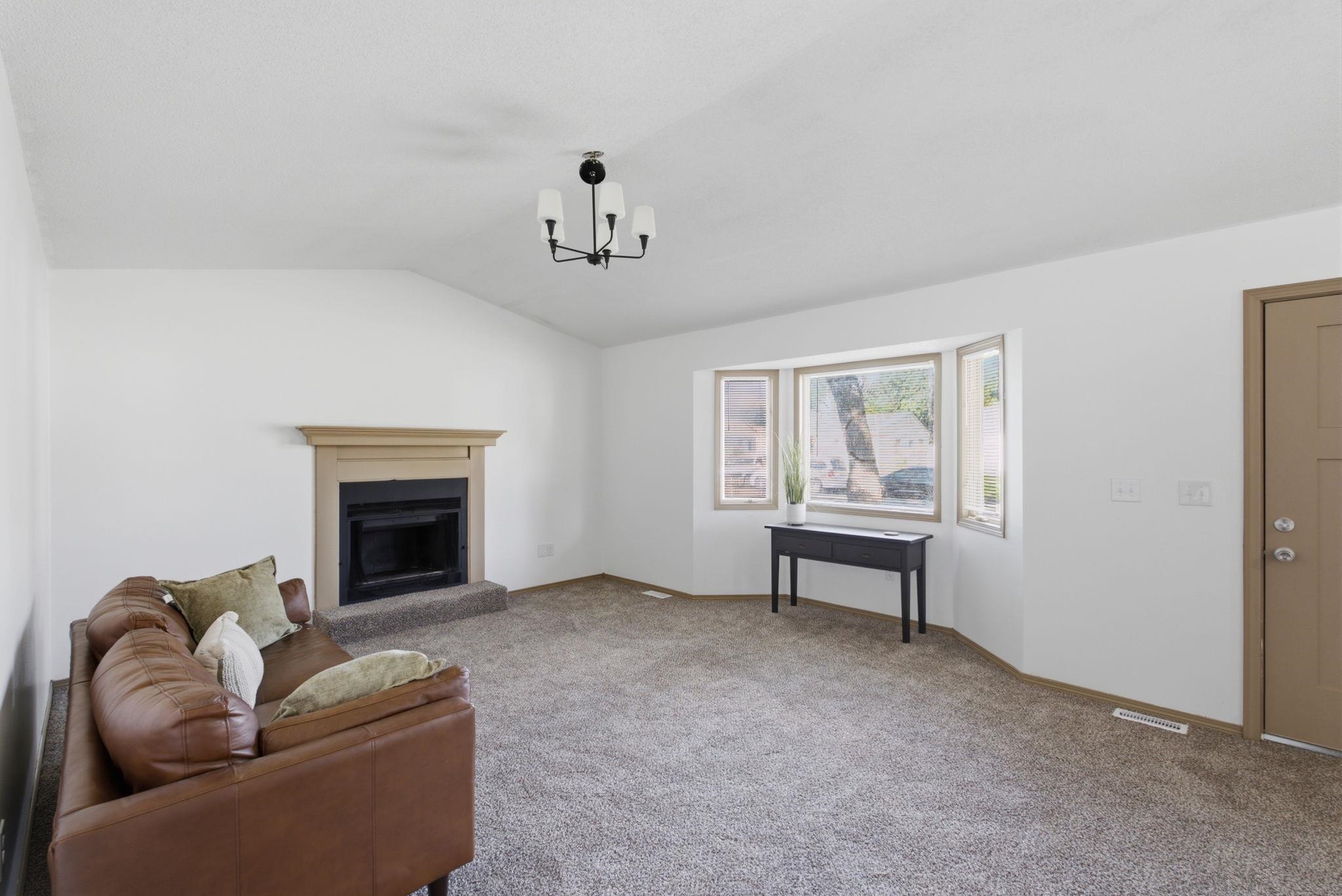 2010 S Glenn Property Photo 7