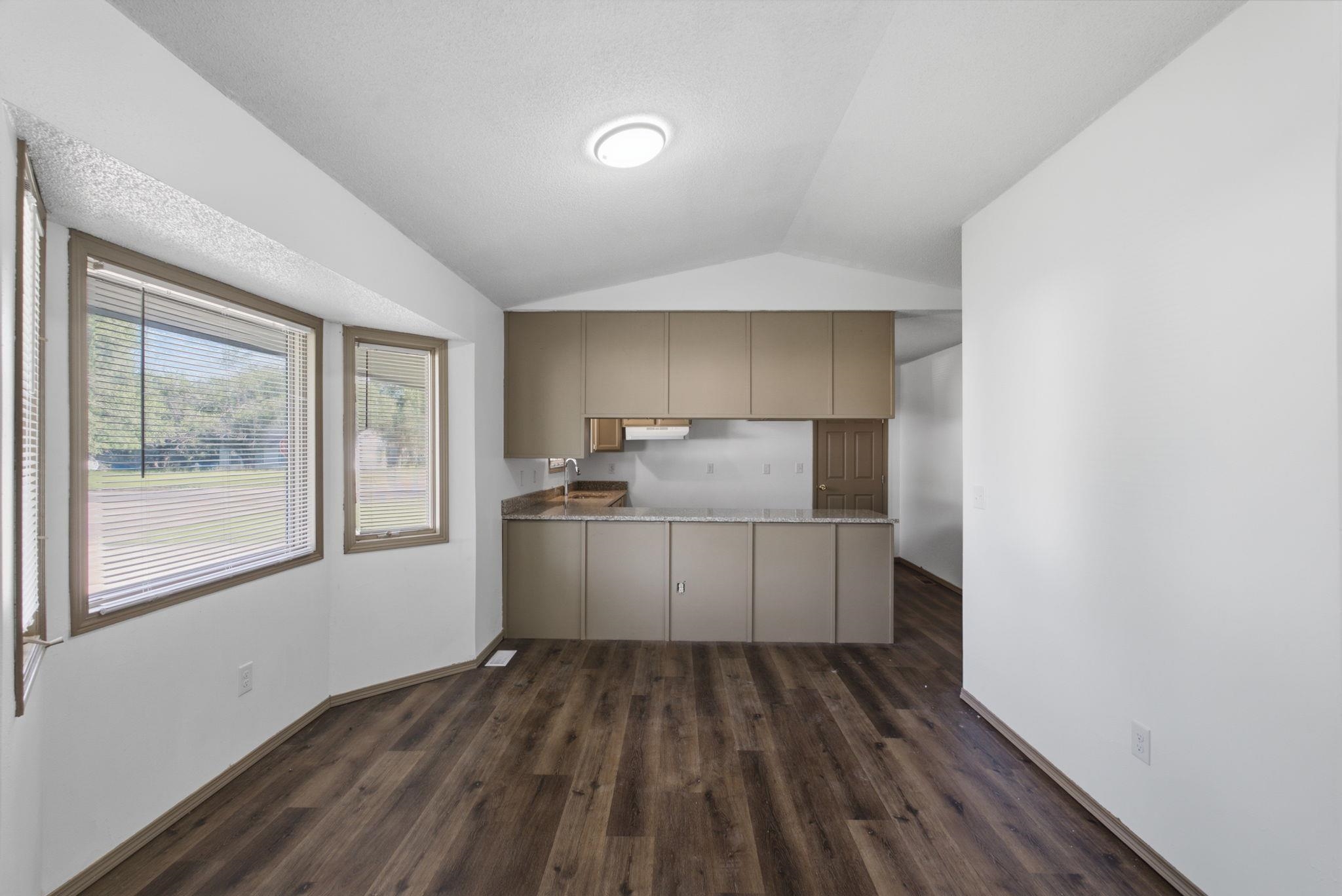 2010 S Glenn Property Photo 10