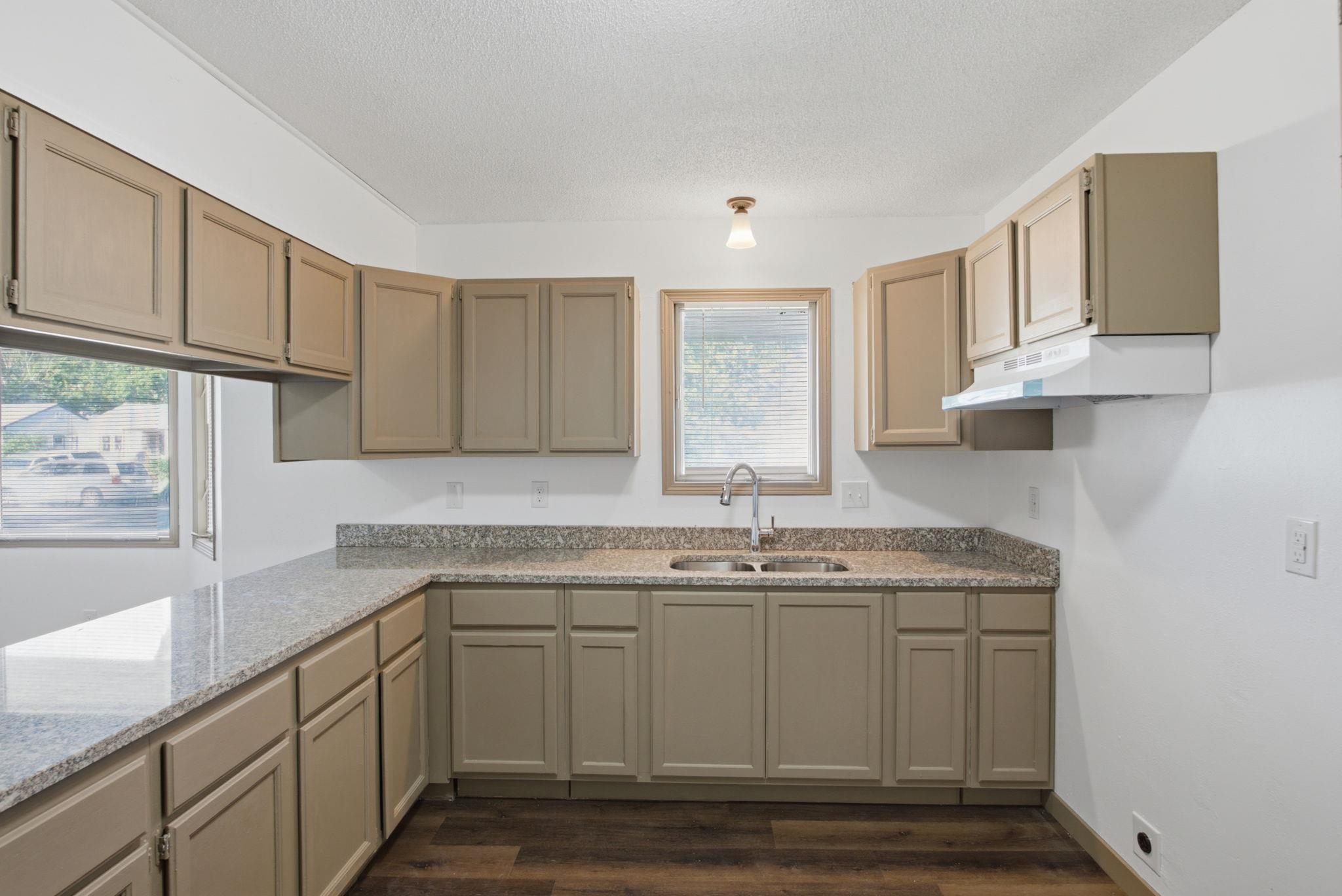 2010 S Glenn Property Photo 14