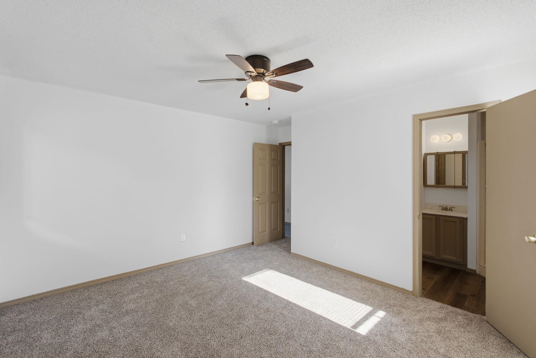 2010 S Glenn Property Photo 20