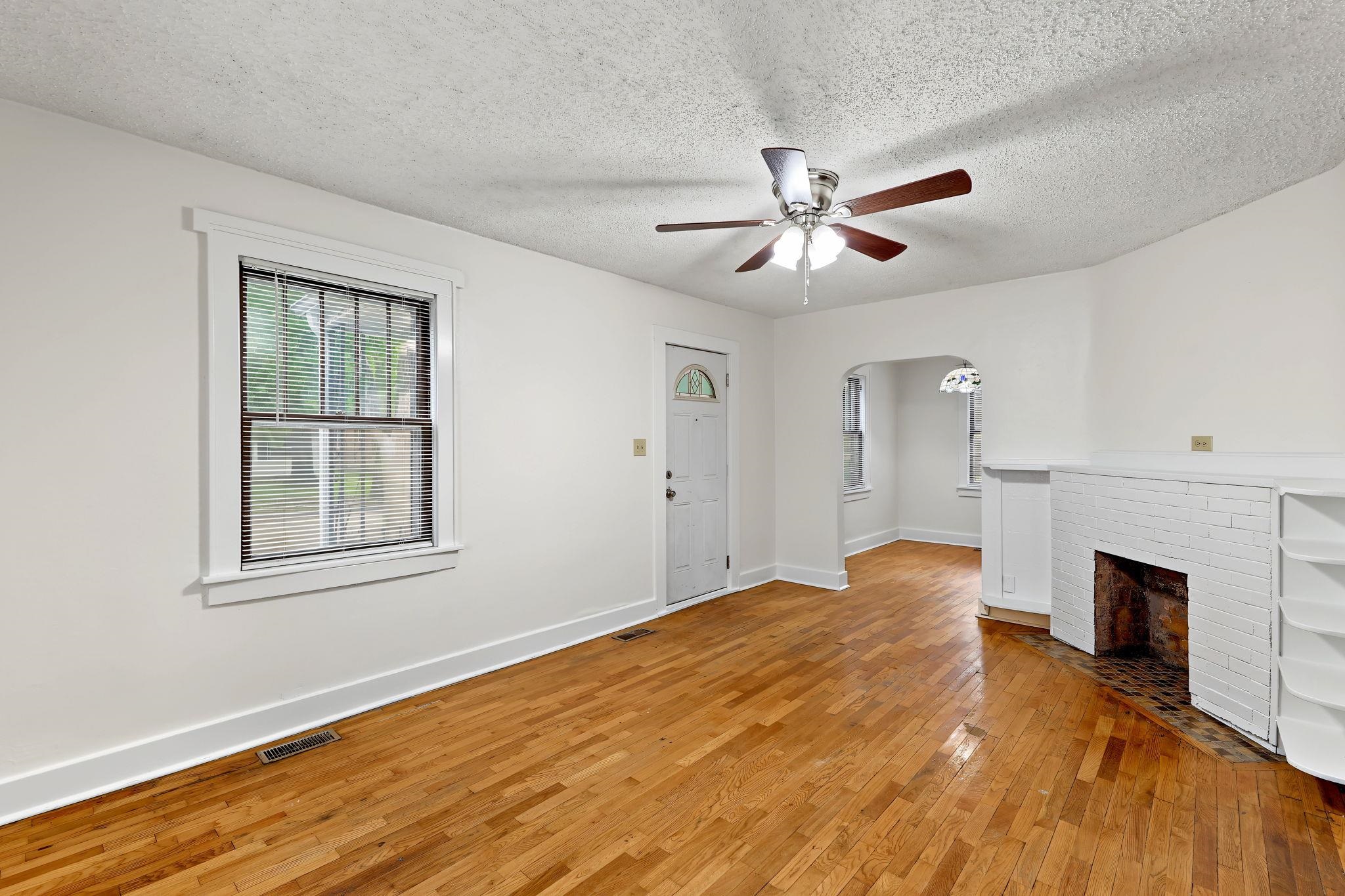 615 S Broadview Ave Property Photo 5