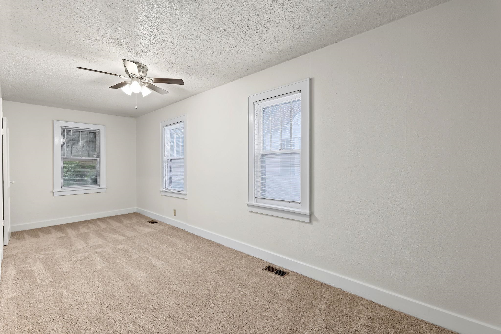 615 S Broadview Ave Property Photo 10