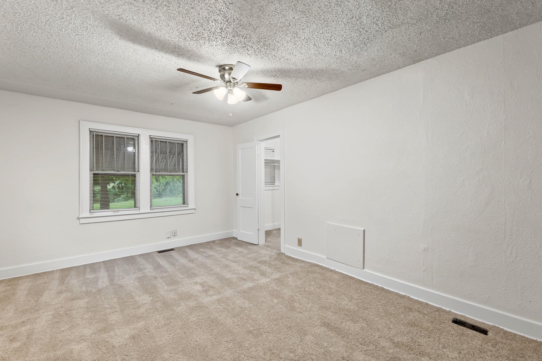615 S Broadview Ave Property Photo 16