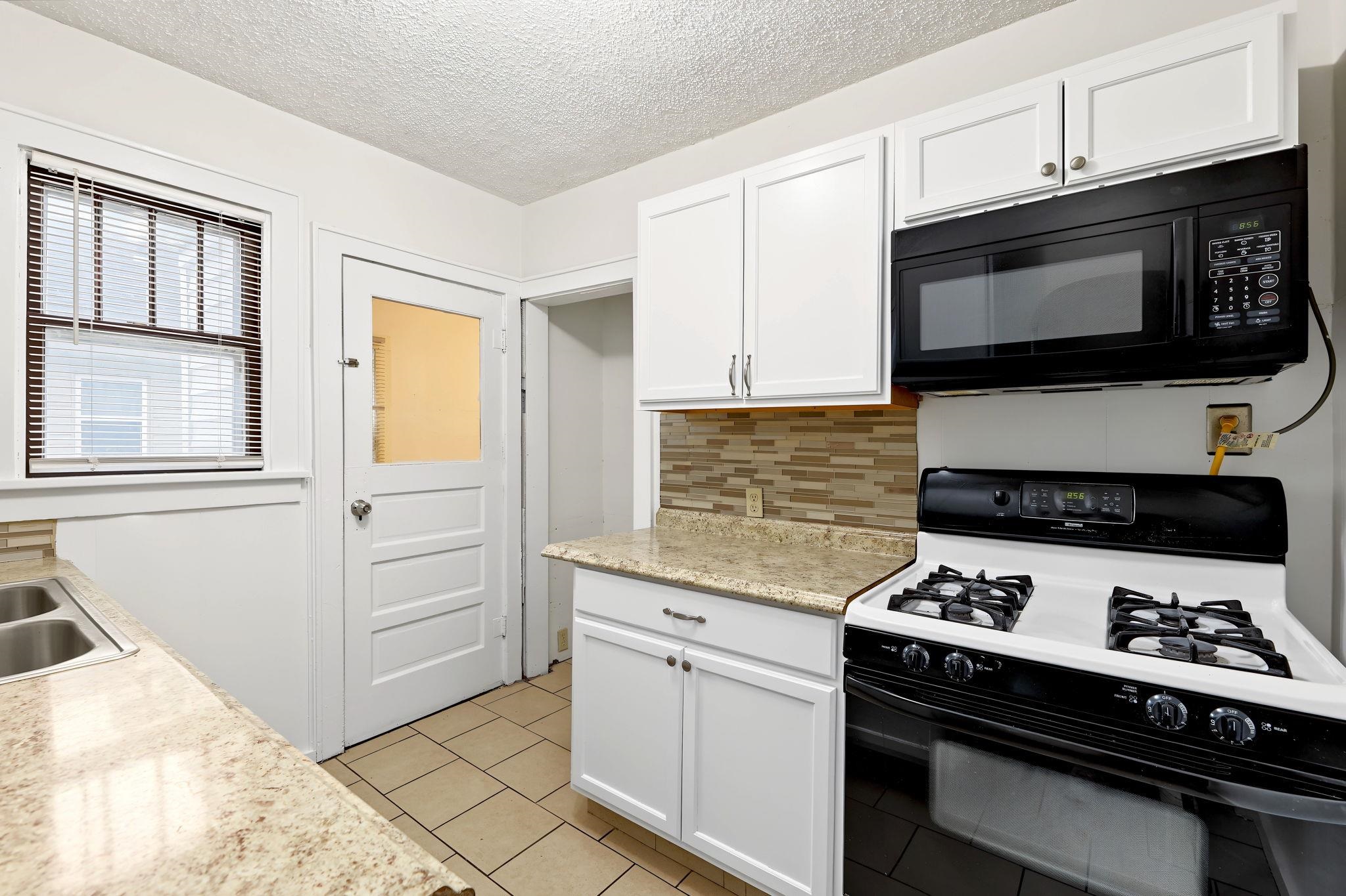615 S Broadview Ave Property Photo 19