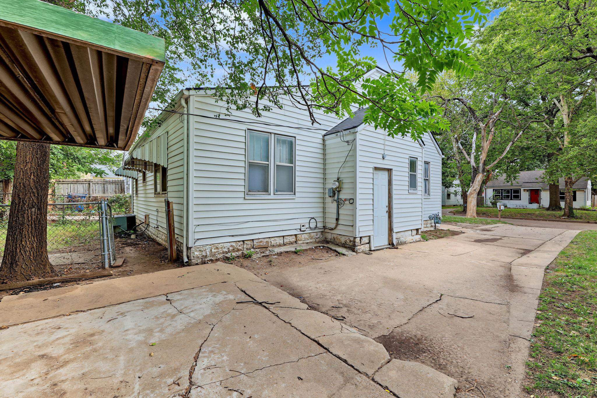615 S Broadview Ave Property Photo 26