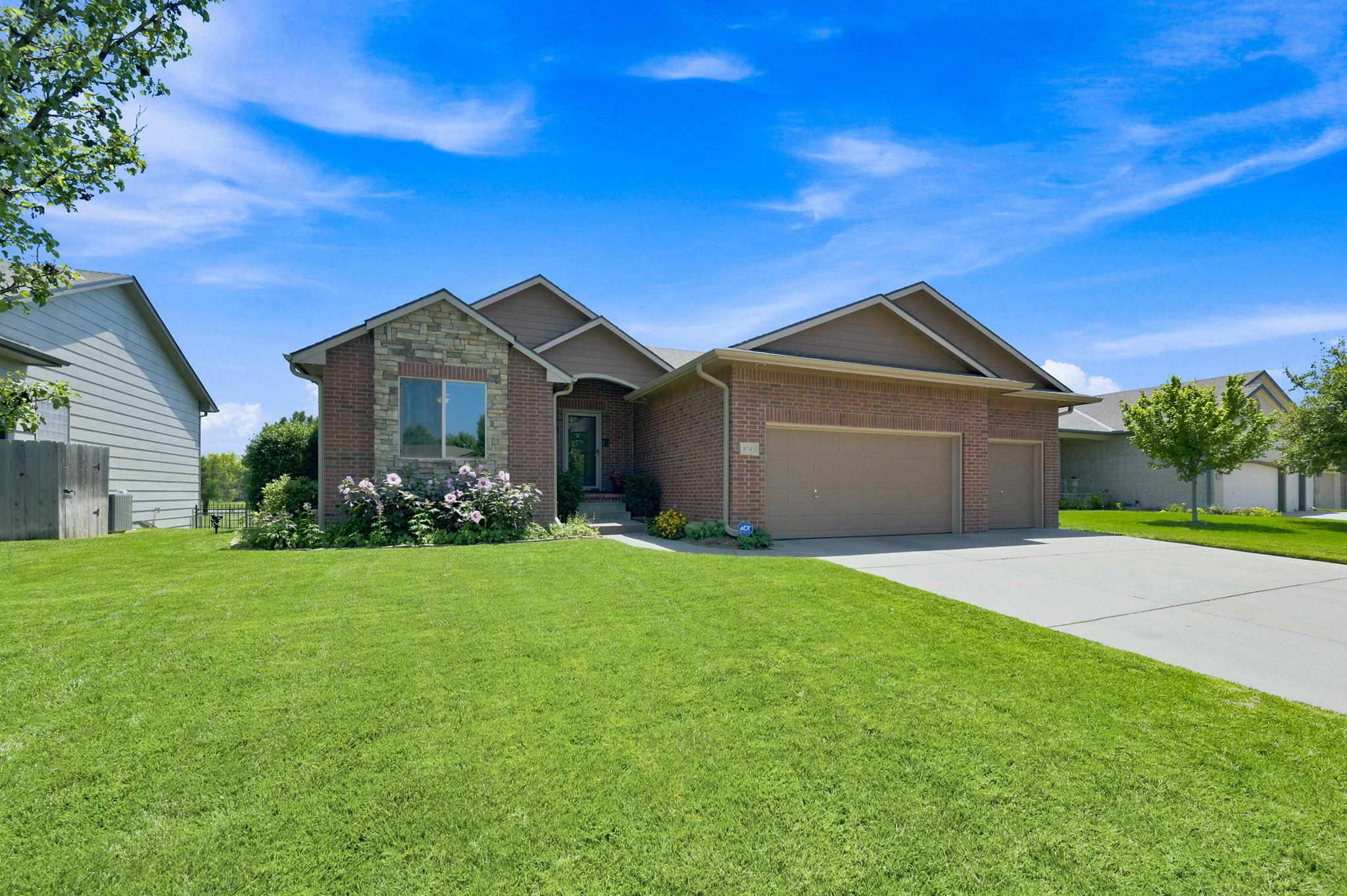 8741 W Conrey Property Photo 1