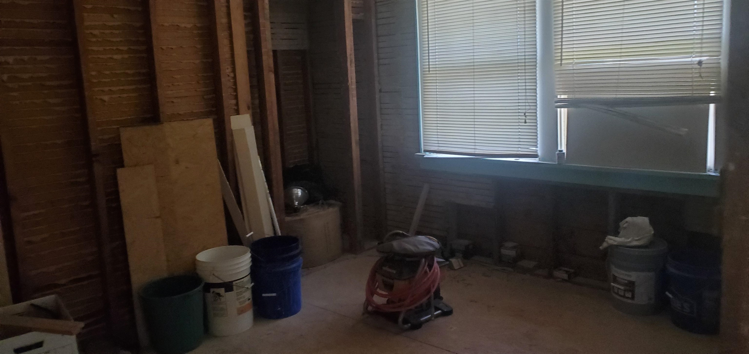 129 E Beloit Property Photo 18