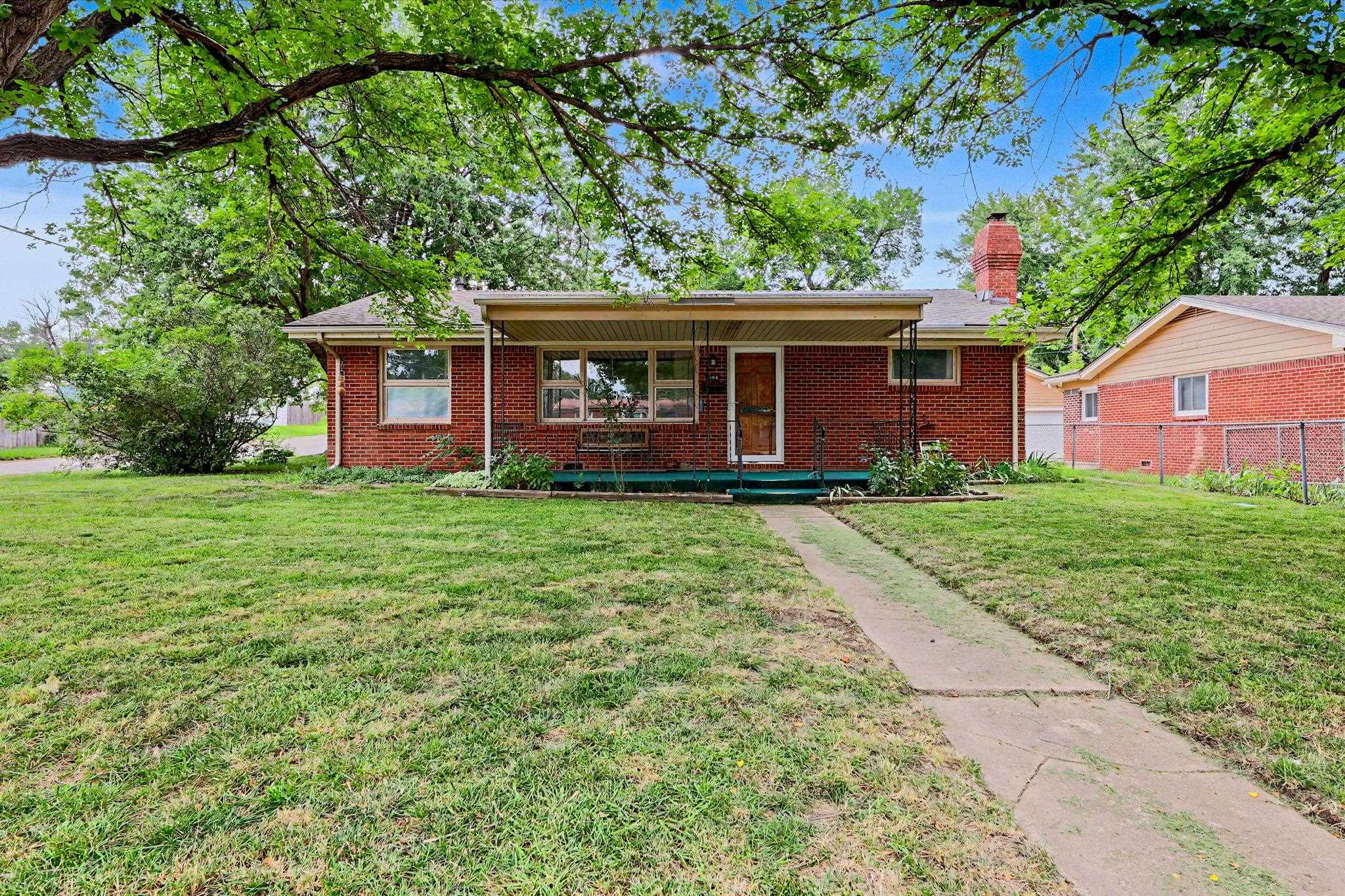 1156 N Lakeview Dr Property Photo 1