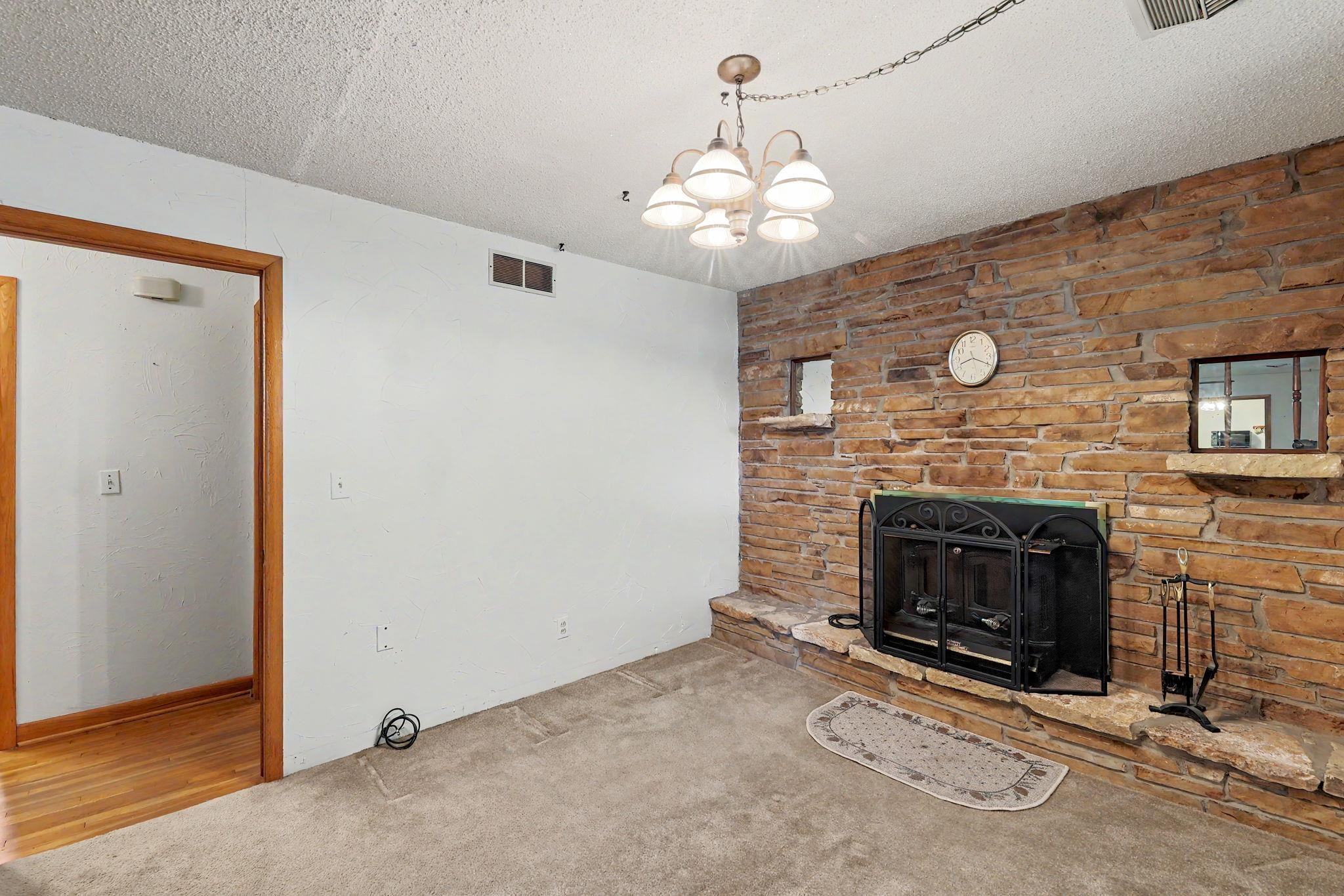 1156 N Lakeview Dr Property Photo 4