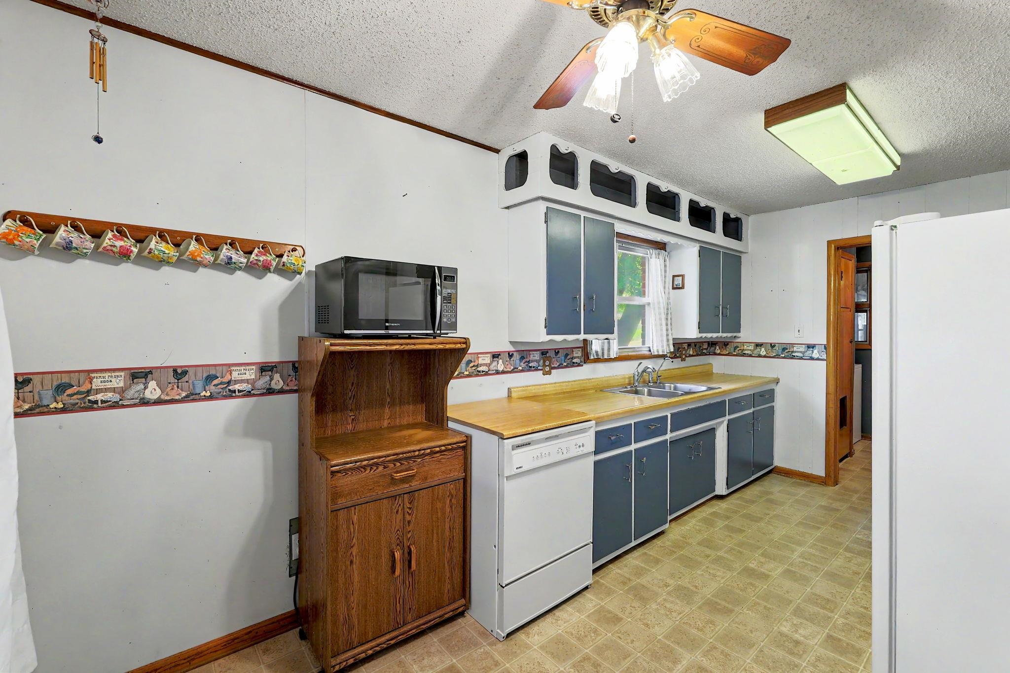 1156 N Lakeview Dr Property Photo 5