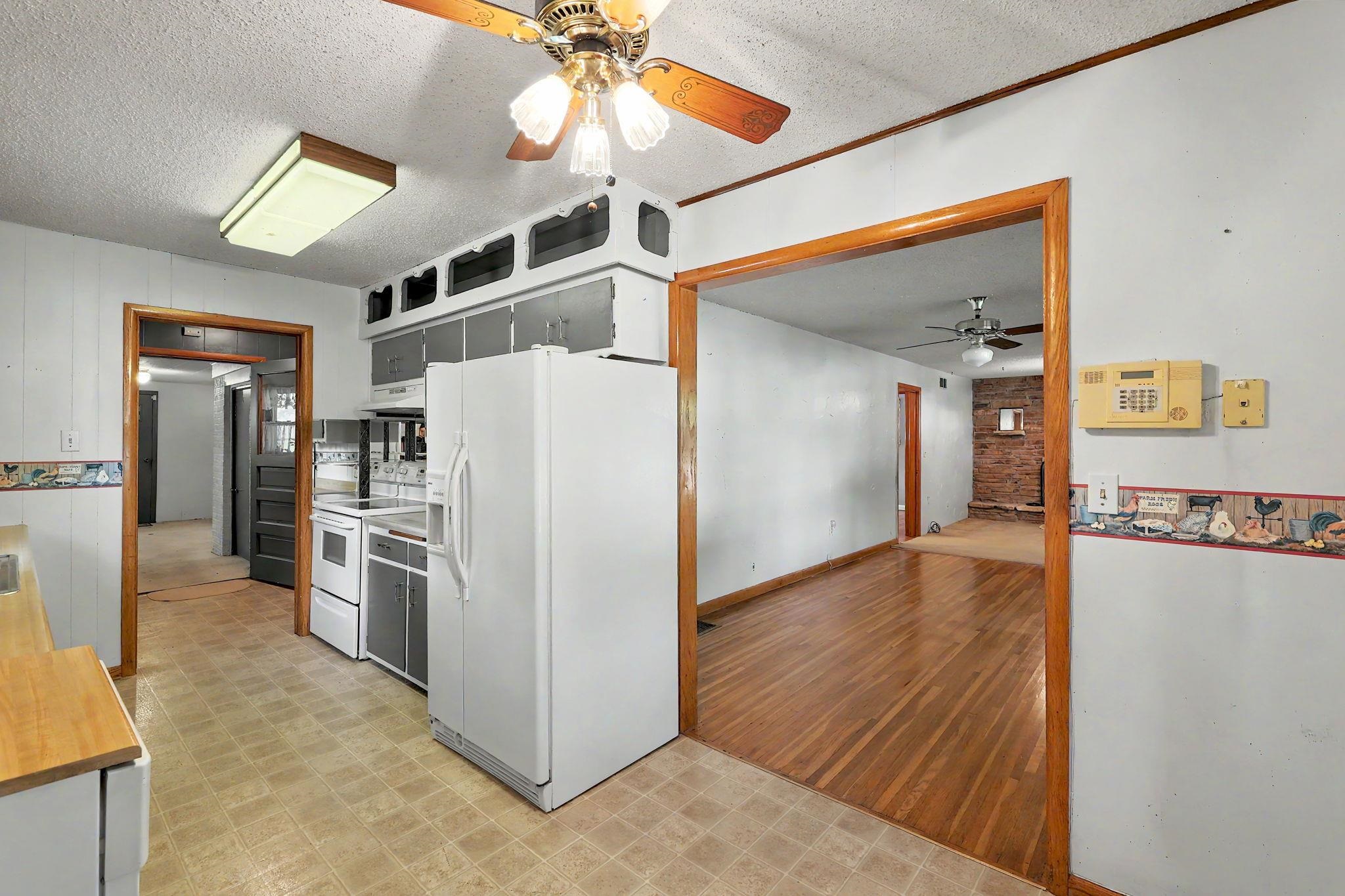 1156 N Lakeview Dr Property Photo 6