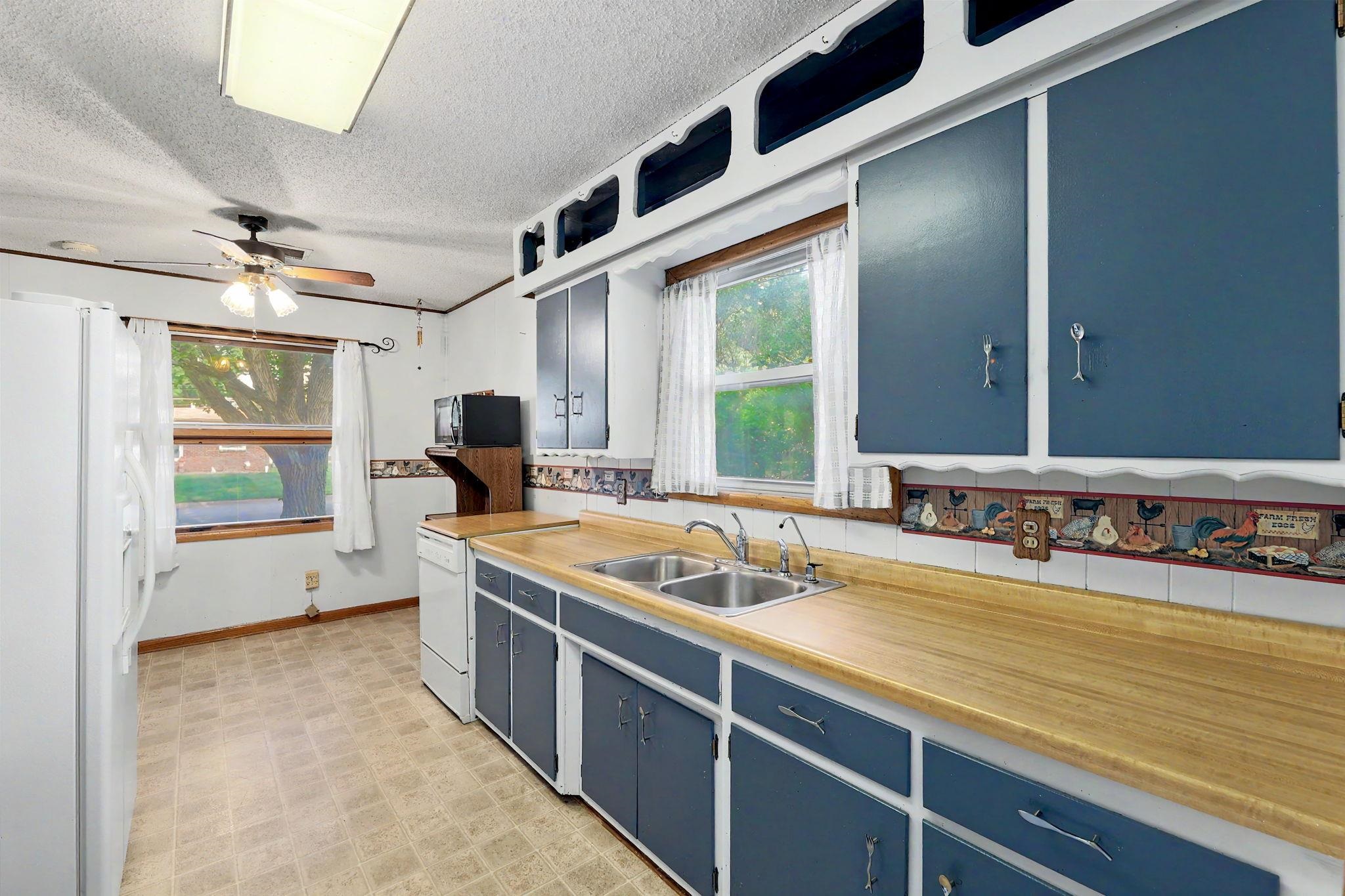 1156 N Lakeview Dr Property Photo 7