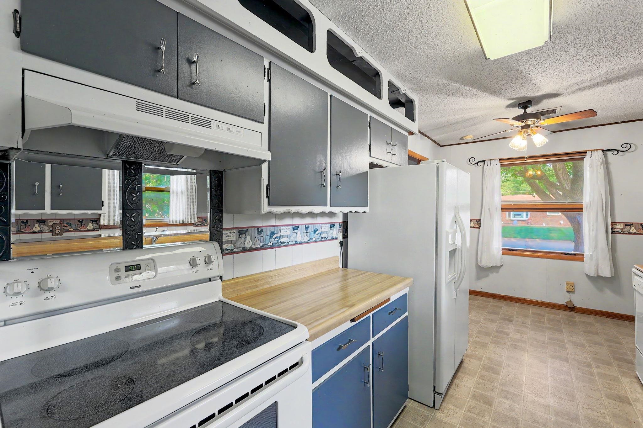 1156 N Lakeview Dr Property Photo 8