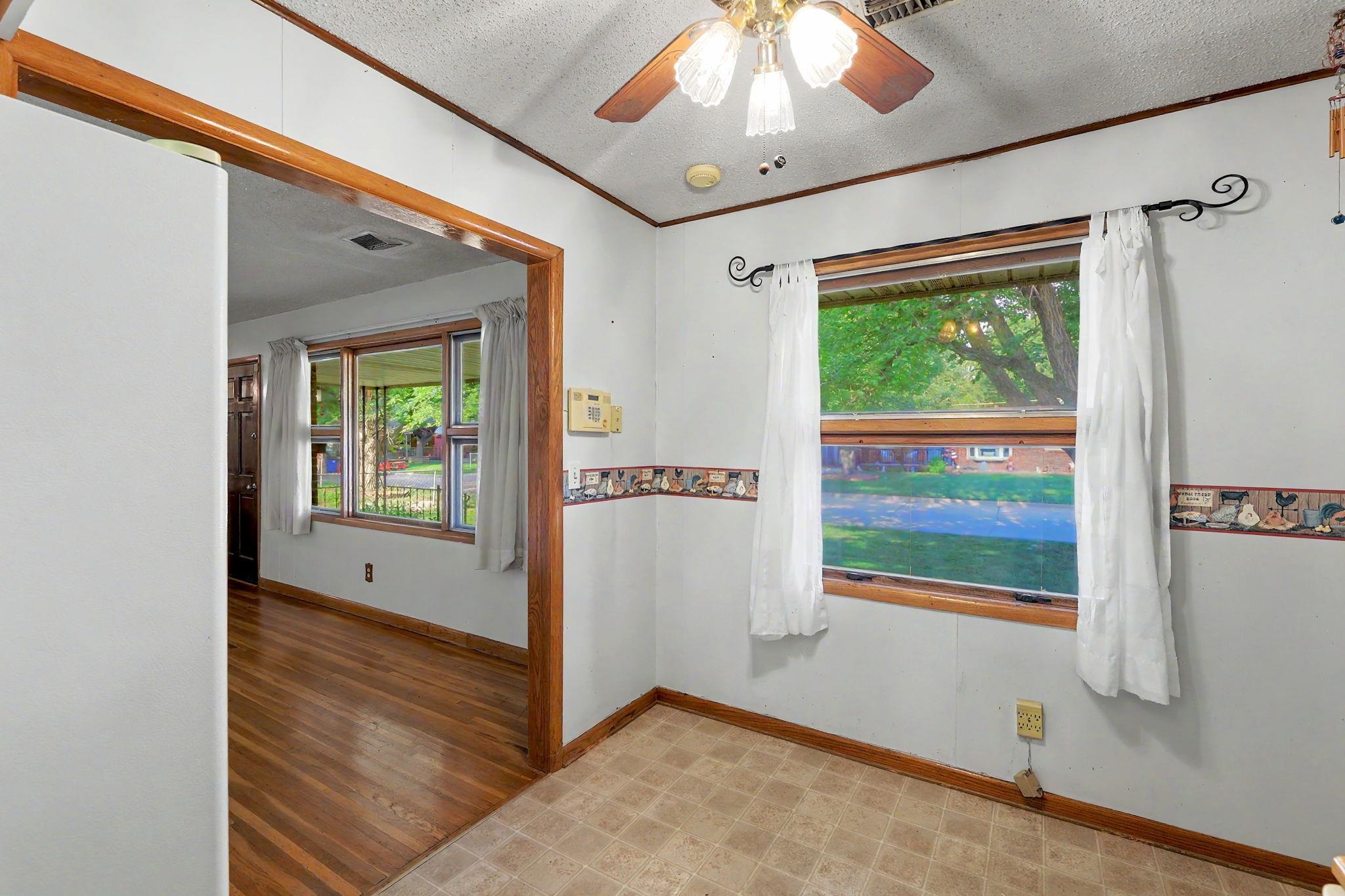 1156 N Lakeview Dr Property Photo 9