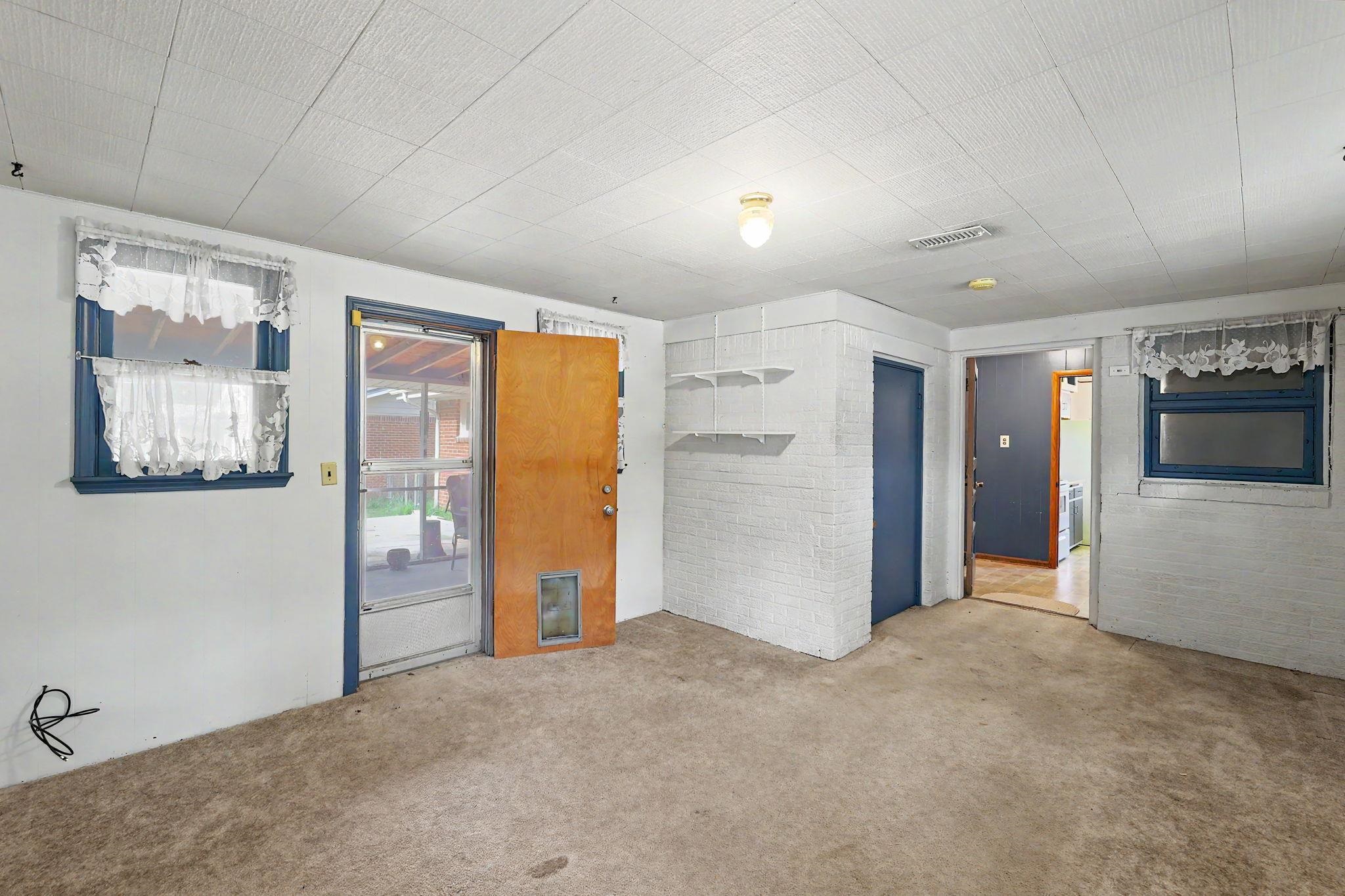 1156 N Lakeview Dr Property Photo 12