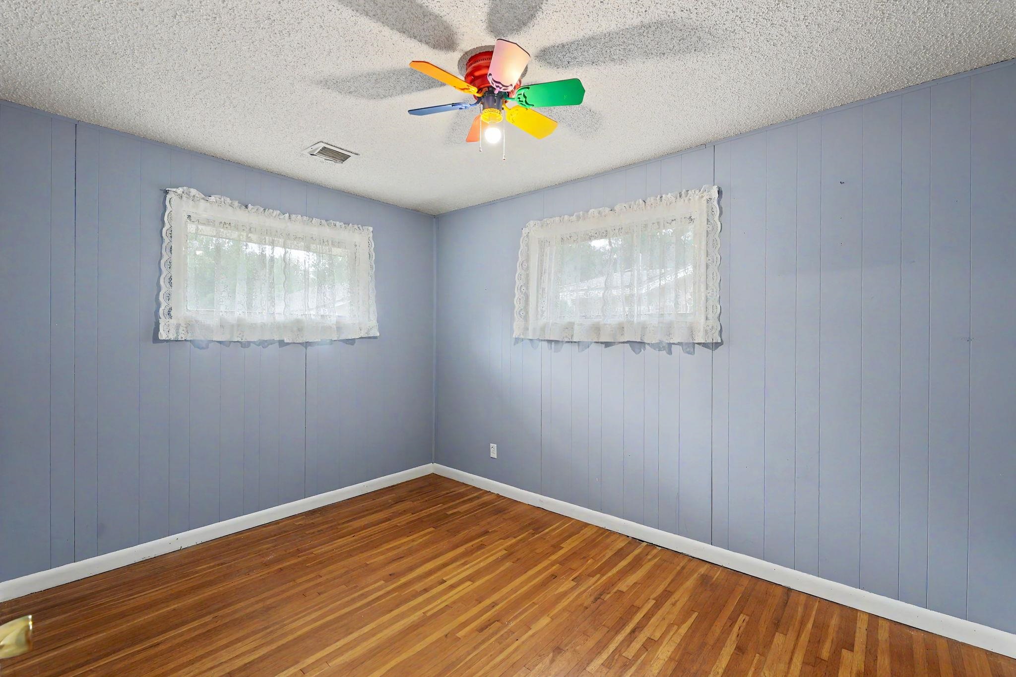 1156 N Lakeview Dr Property Photo 13