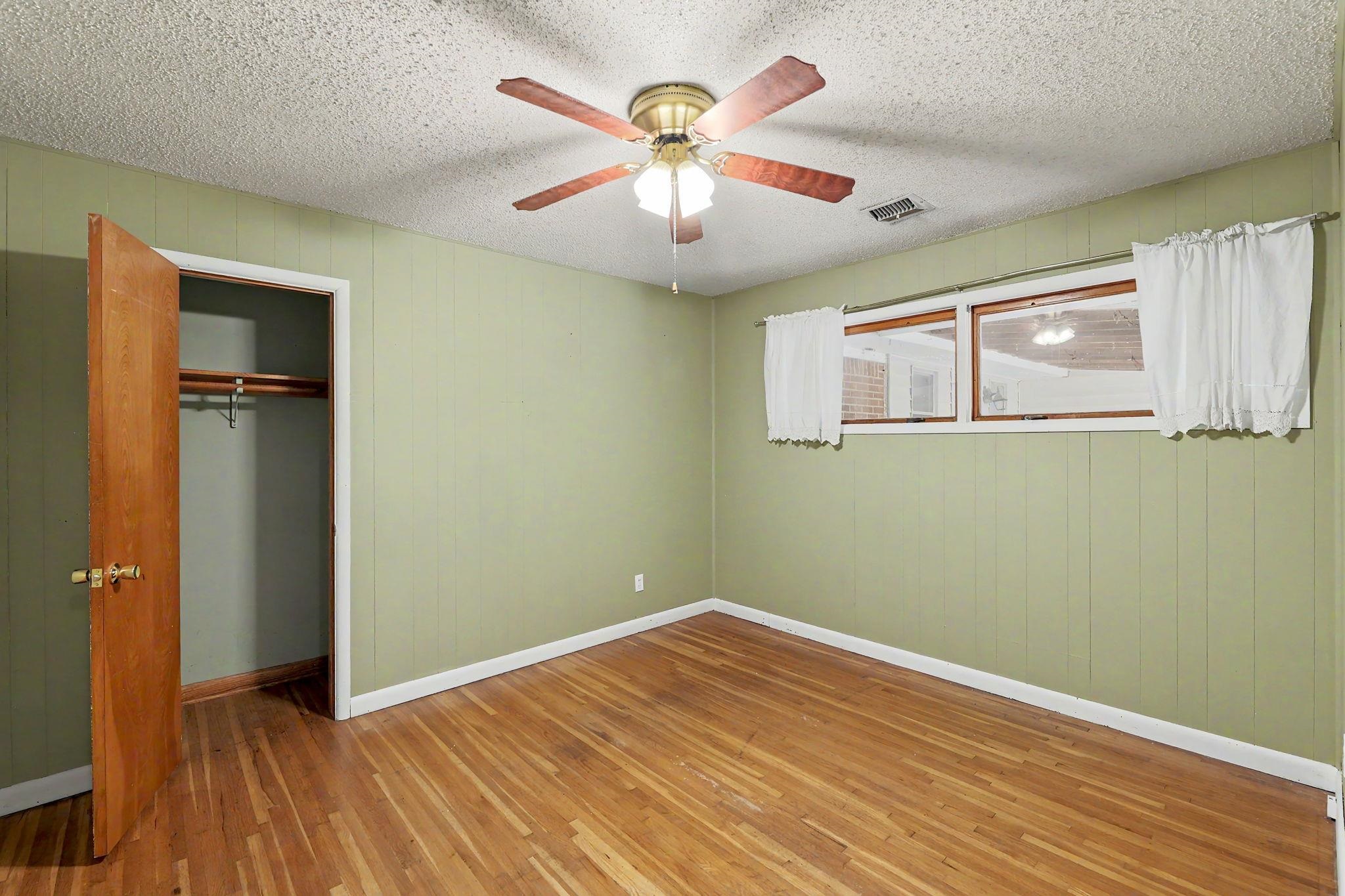 1156 N Lakeview Dr Property Photo 16