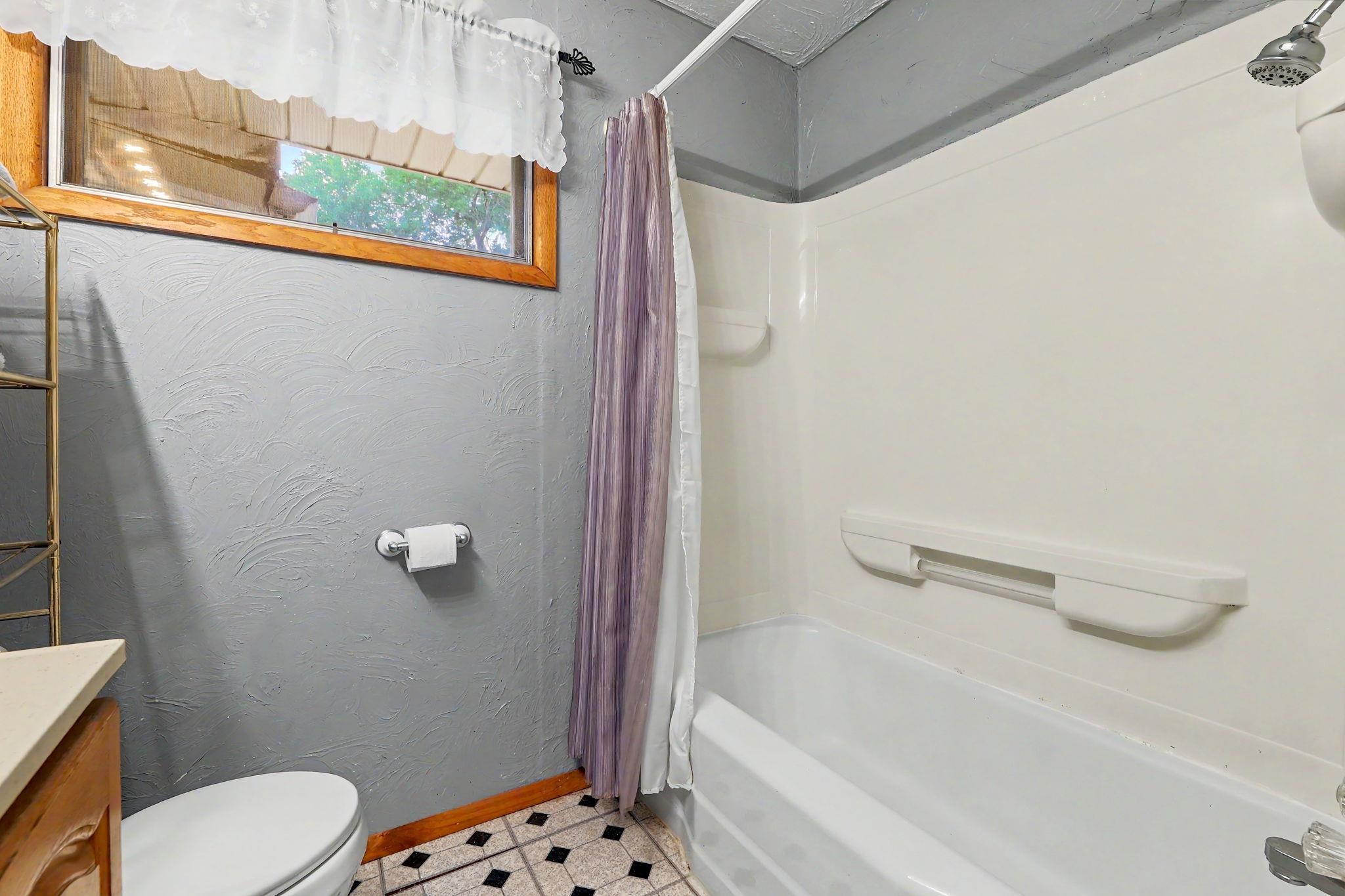 1156 N Lakeview Dr Property Photo 18