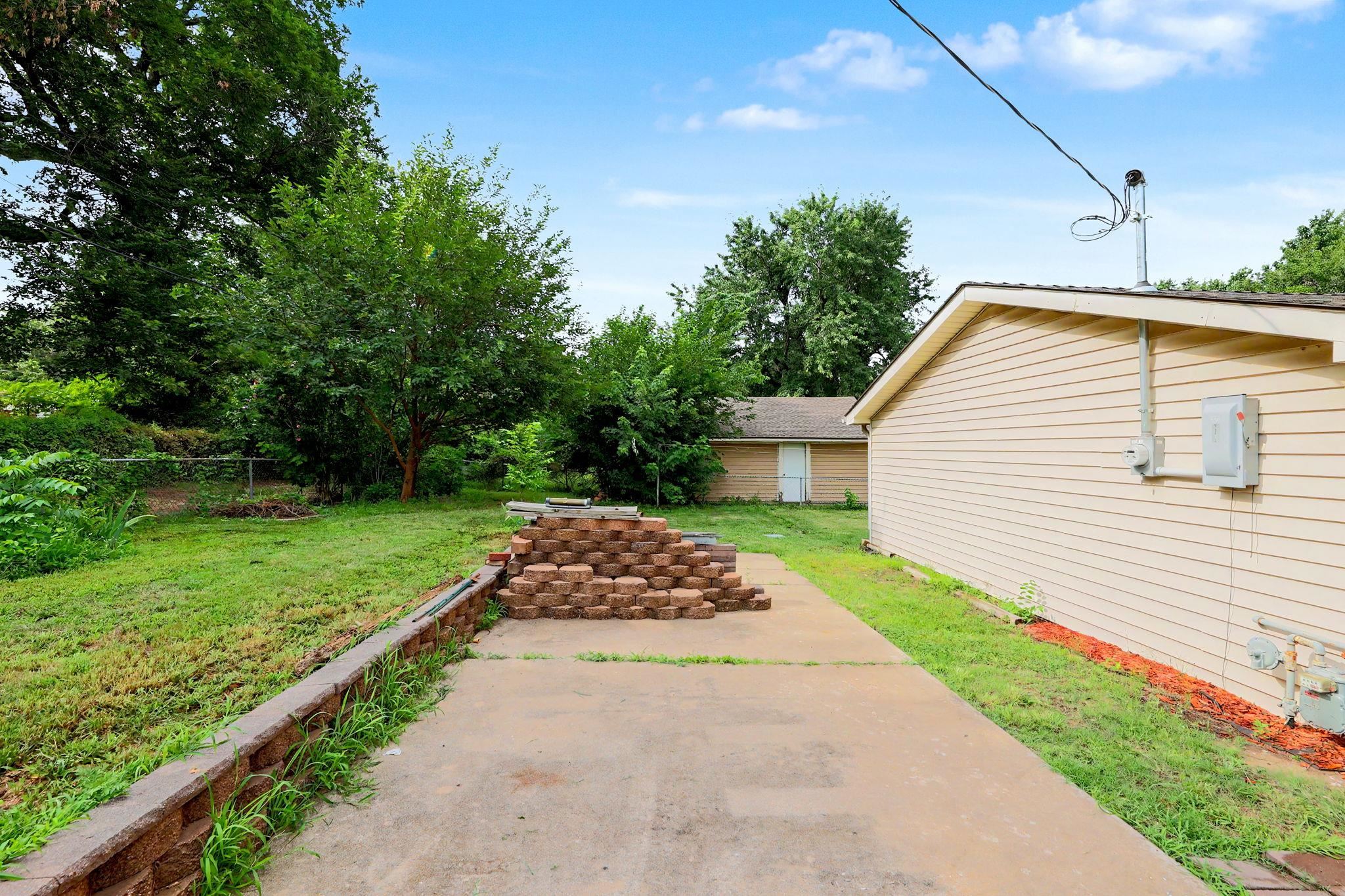 1156 N Lakeview Dr Property Photo 22