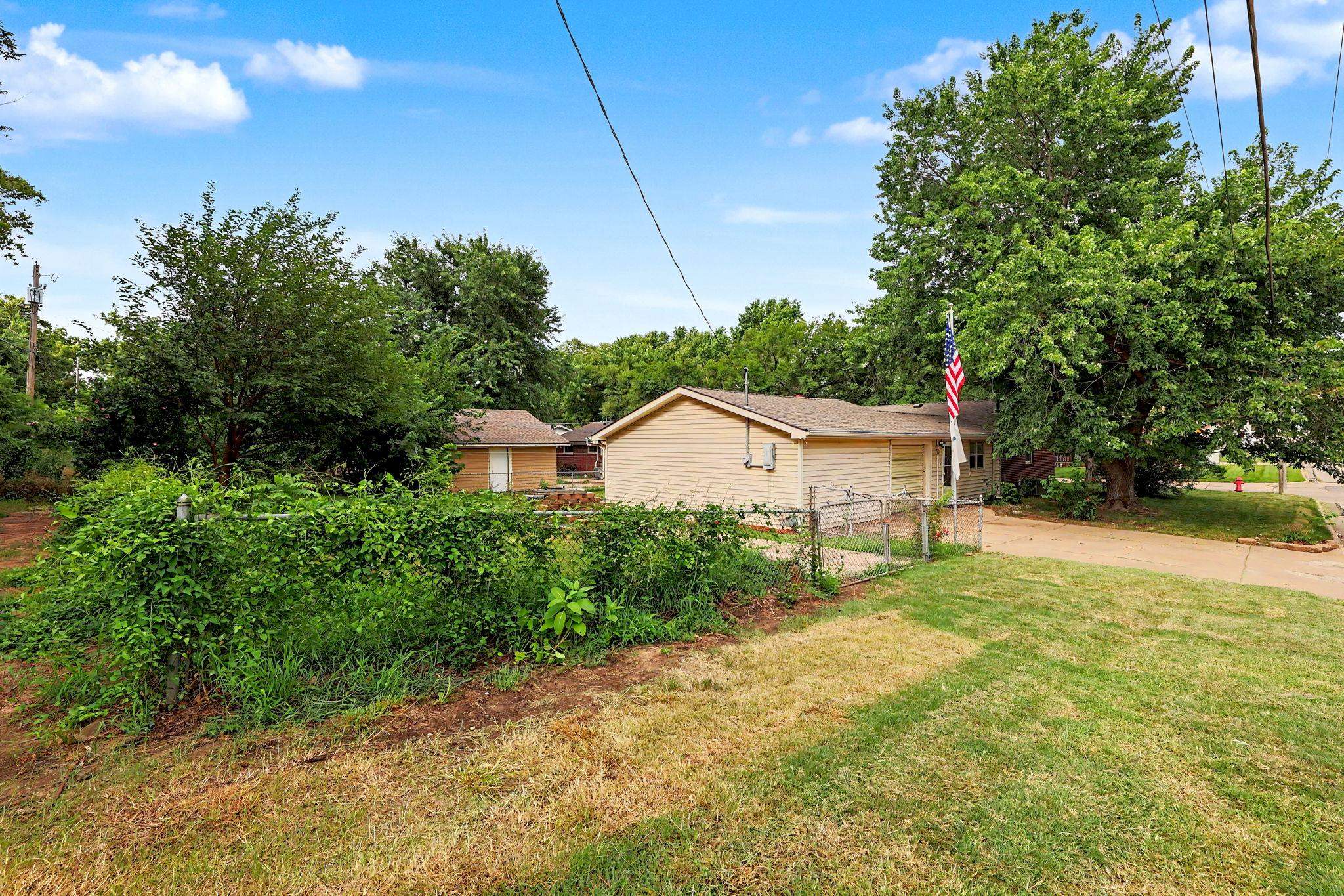 1156 N Lakeview Dr Property Photo 23