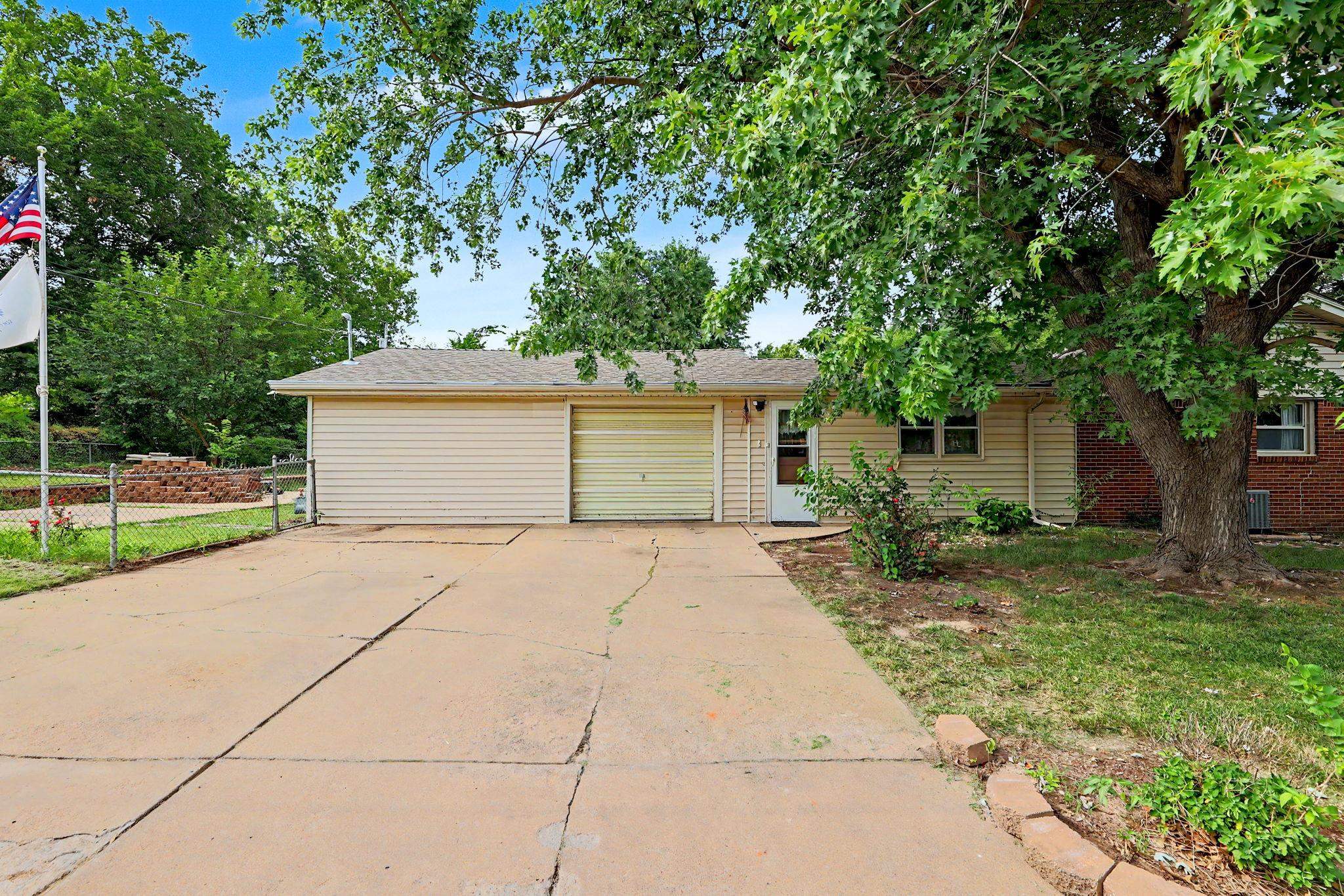 1156 N Lakeview Dr Property Photo 24