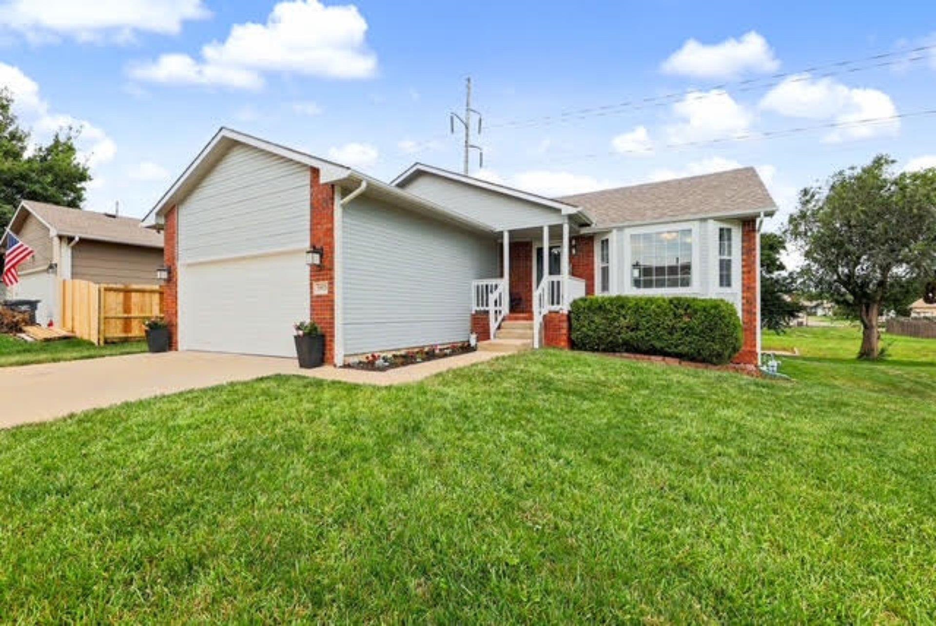 1913 S Honeytree St. Property Photo 1