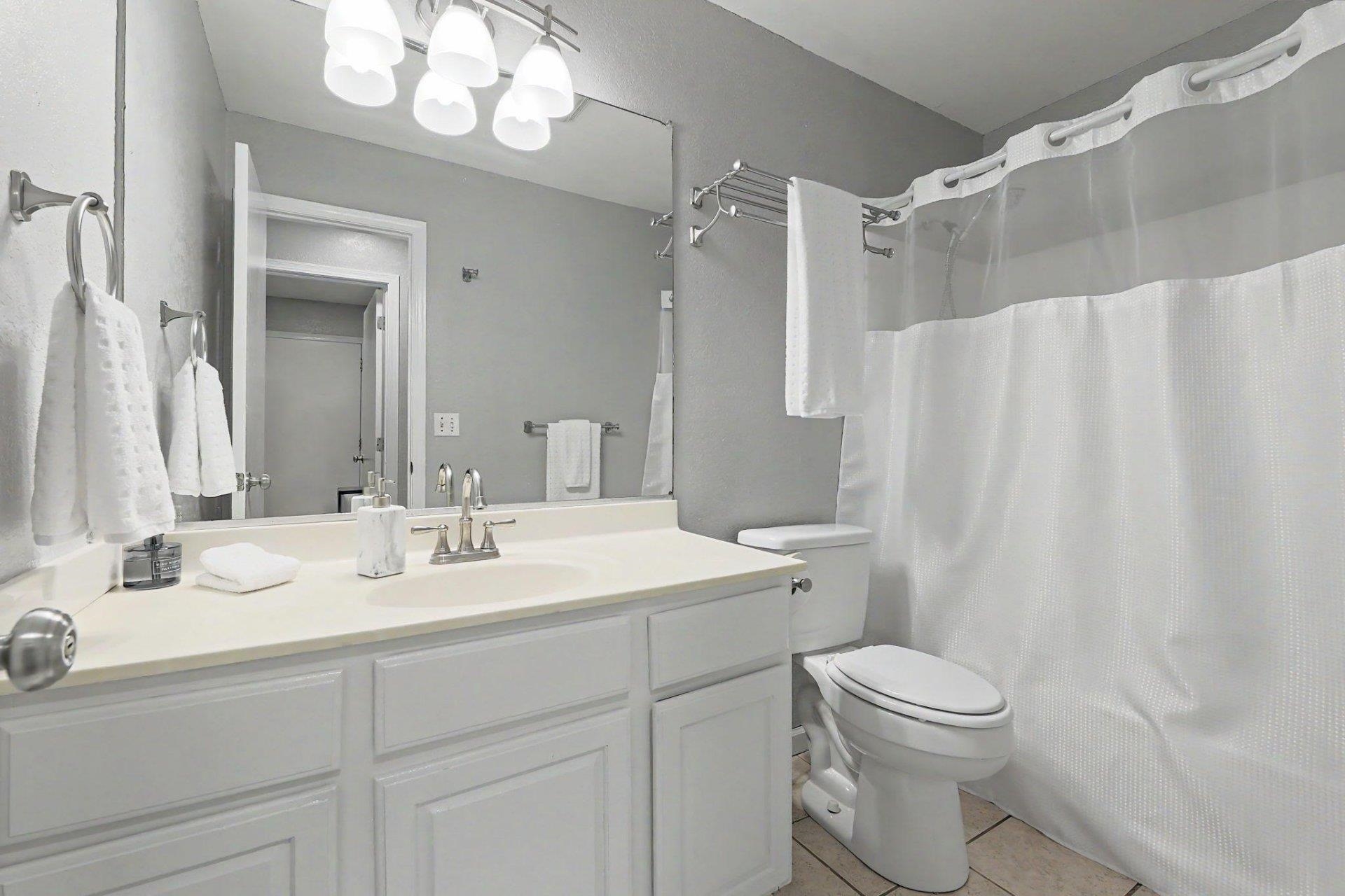 1913 S Honeytree St. Property Photo 4
