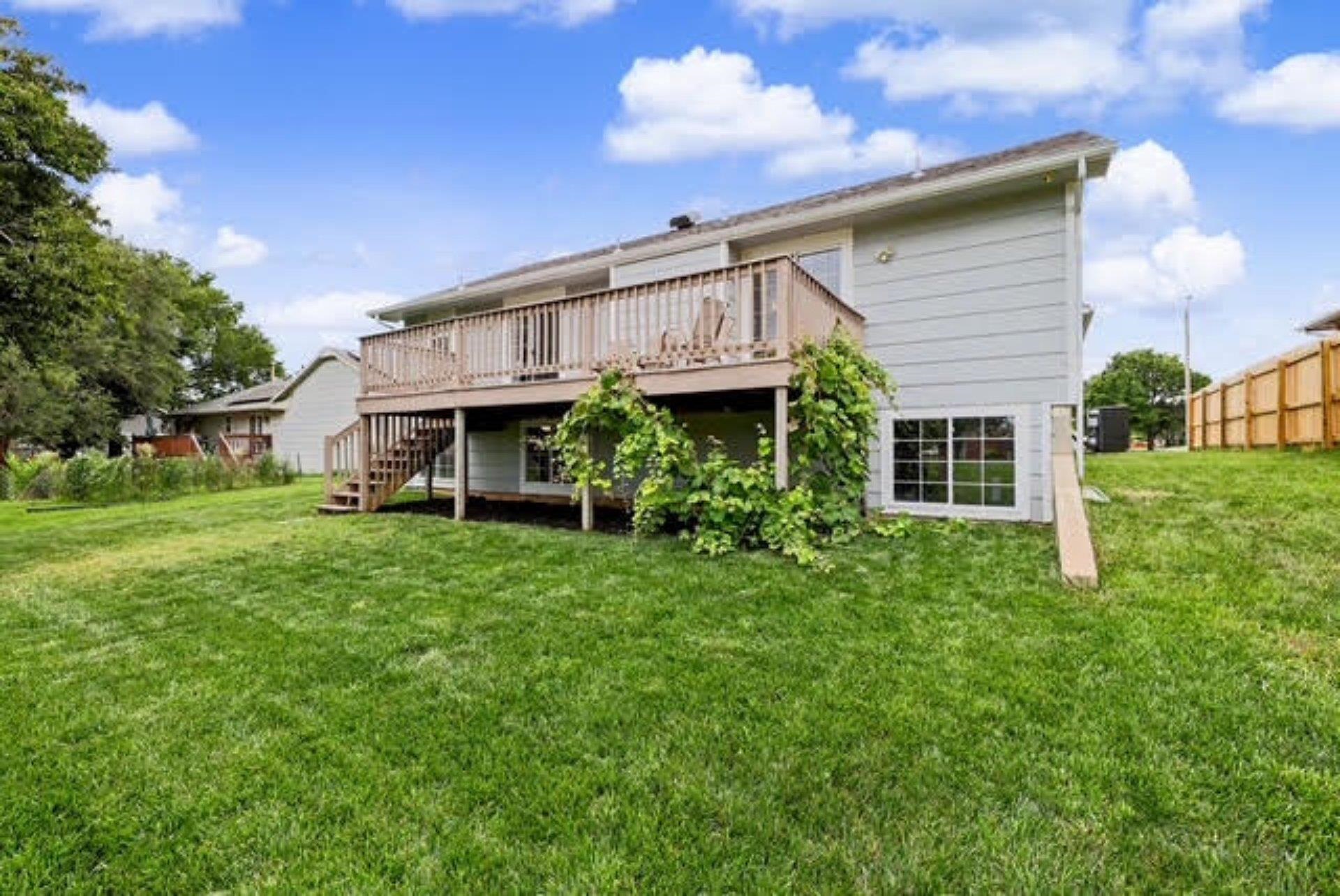 1913 S Honeytree St. Property Photo 8