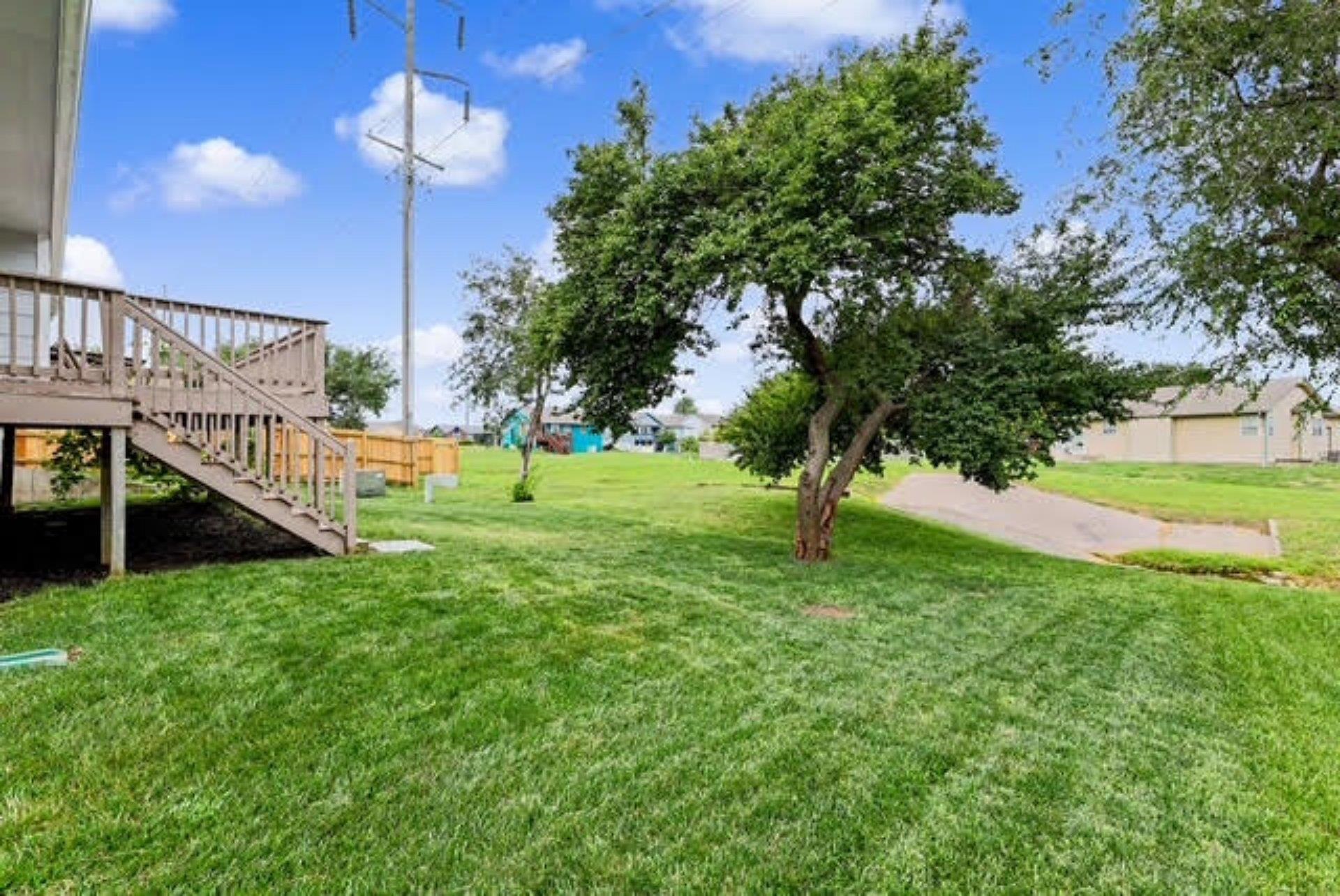 1913 S Honeytree St. Property Photo 9