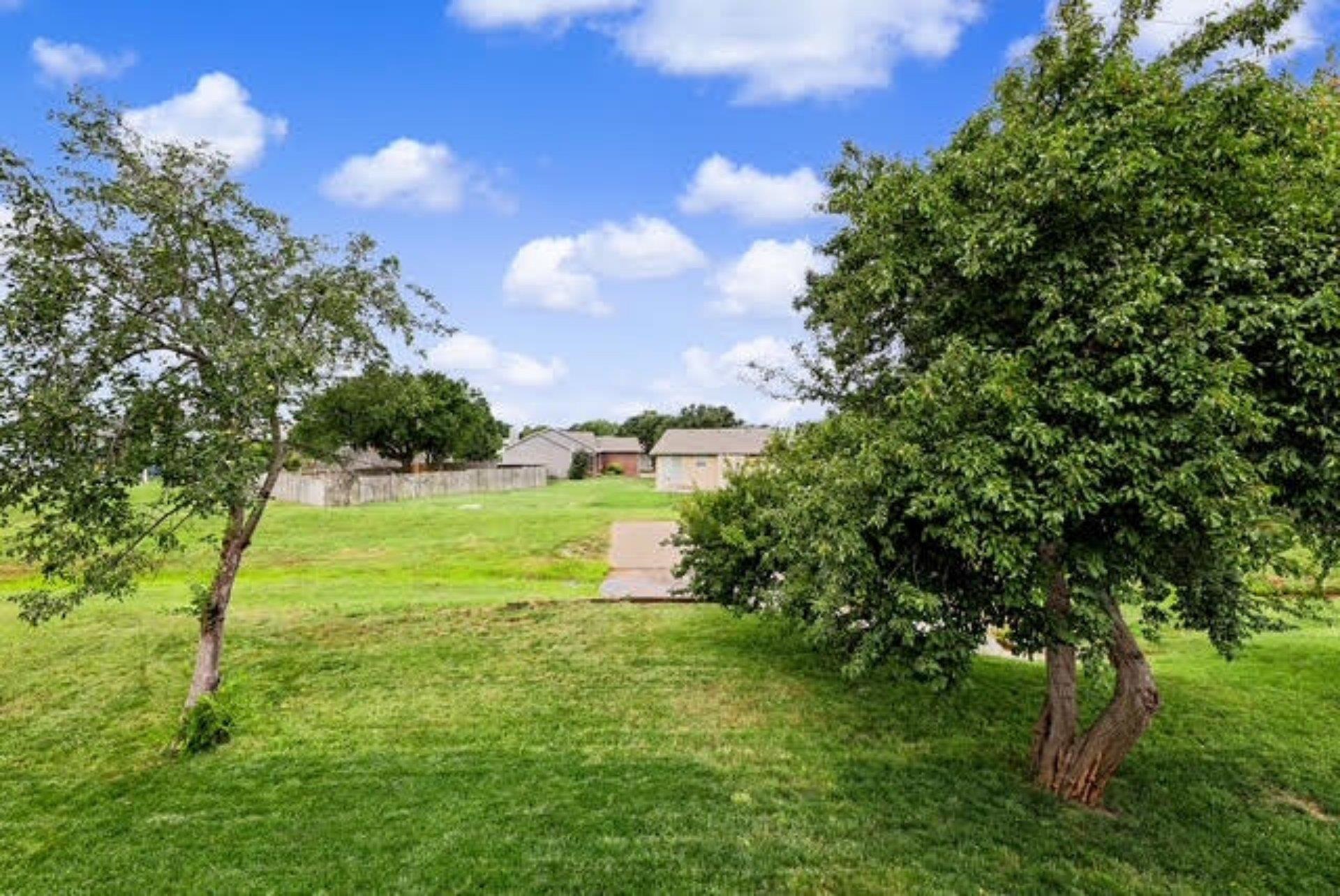 1913 S Honeytree St. Property Photo 11