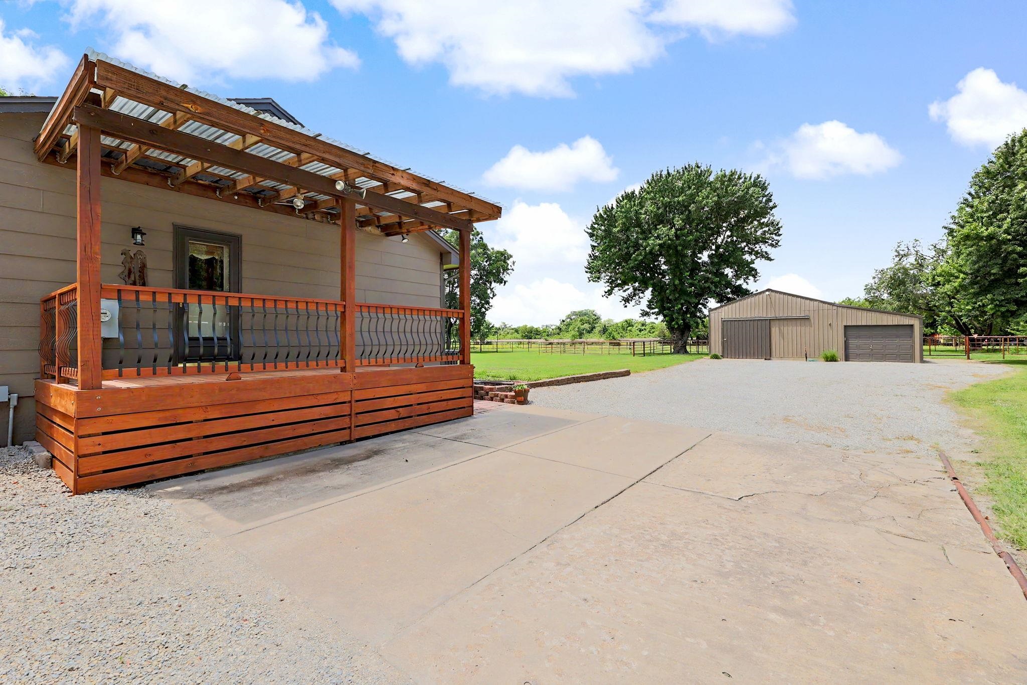 9809 S Laura St Property Photo 4