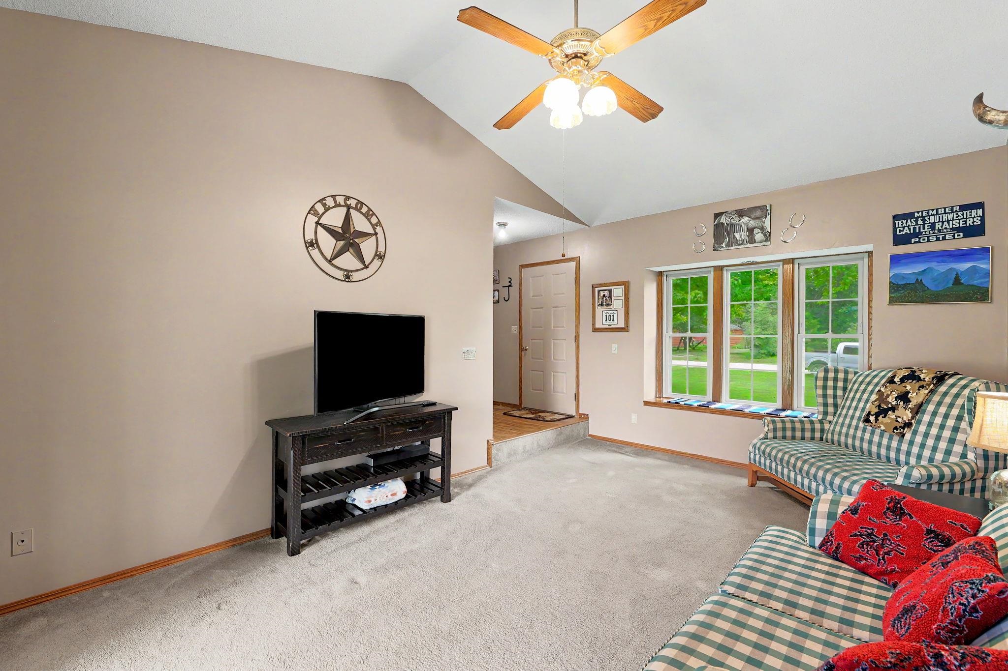 9809 S Laura St Property Photo 5