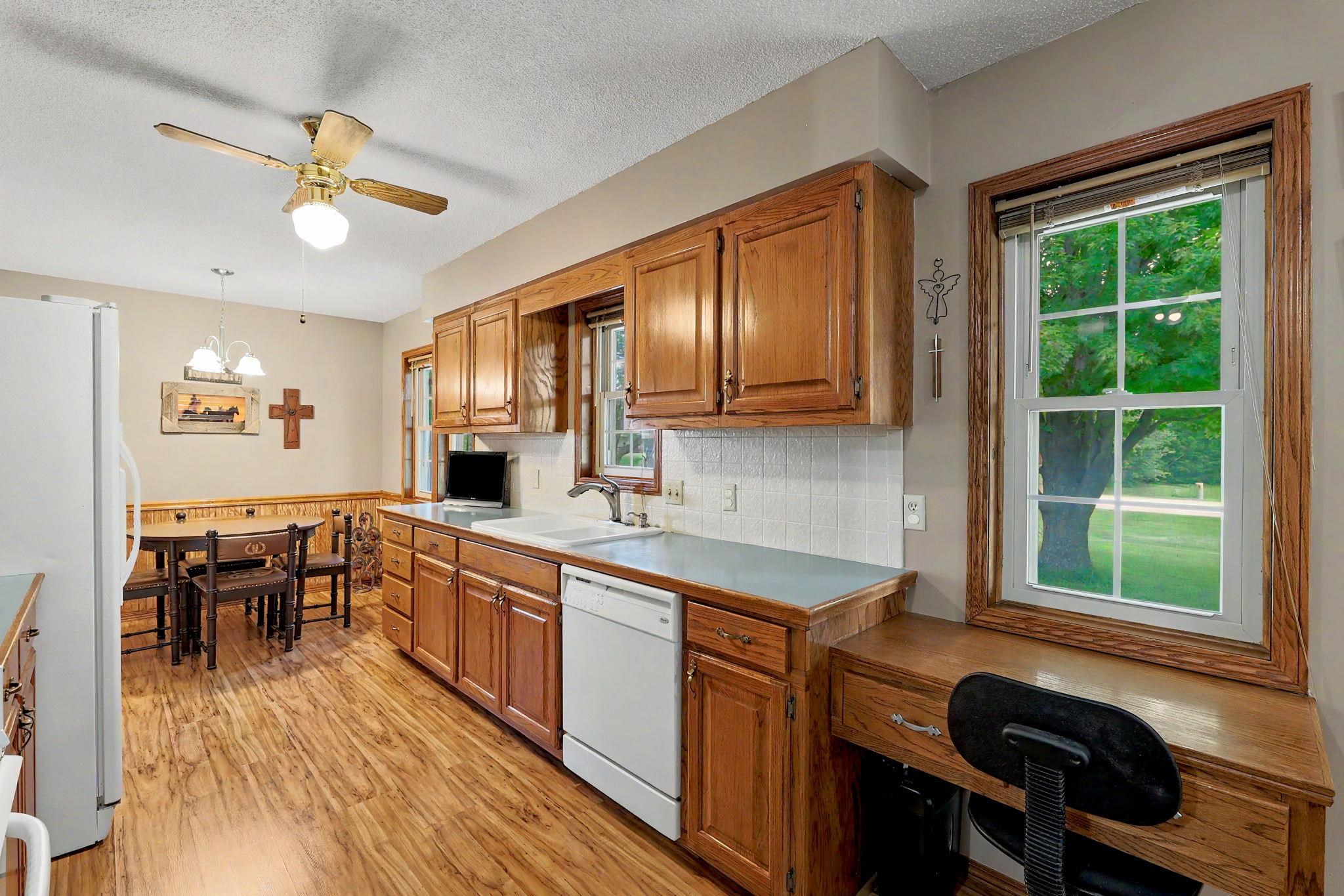 9809 S Laura St Property Photo 7