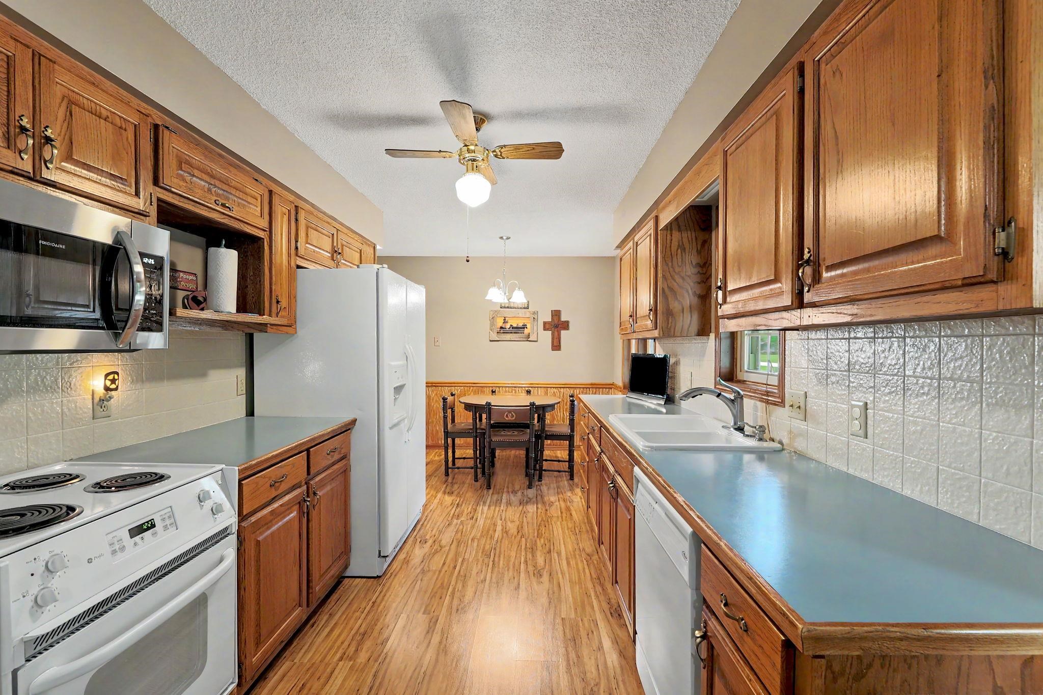9809 S Laura St Property Photo 8