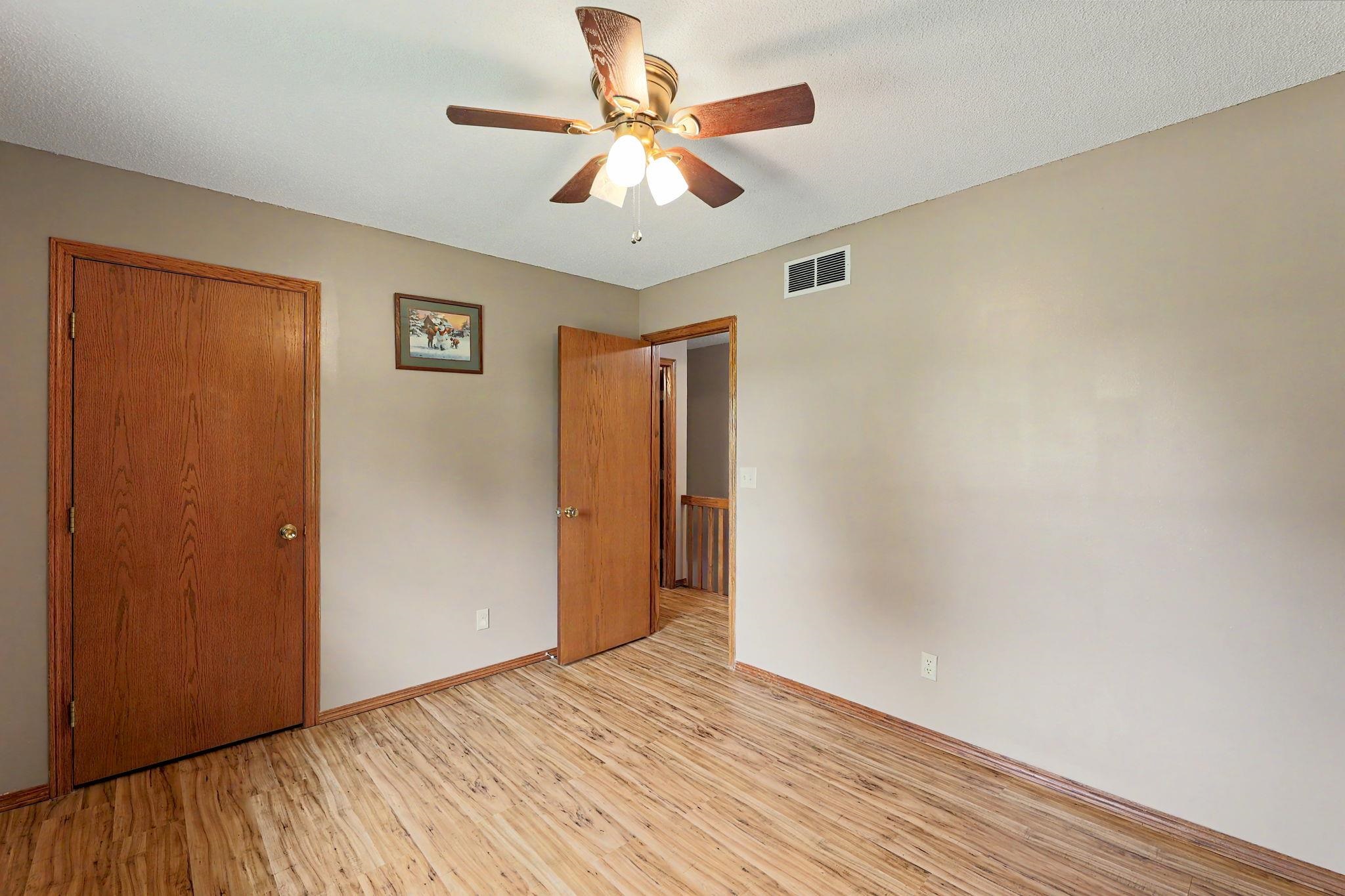 9809 S Laura St Property Photo 12