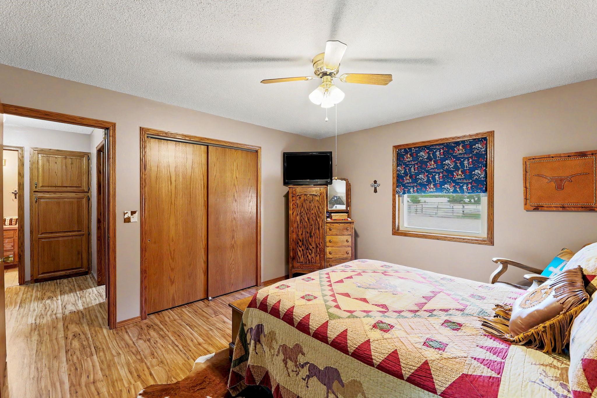 9809 S Laura St Property Photo 14