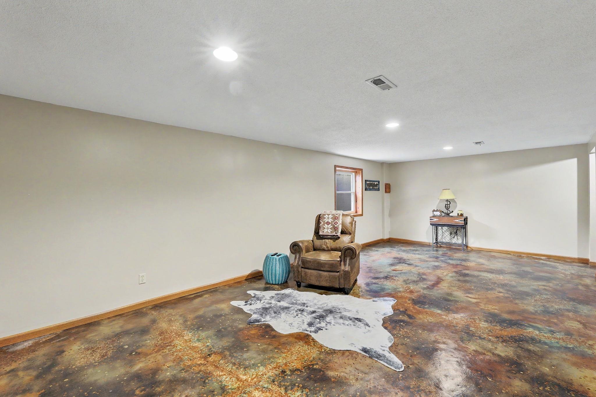 9809 S Laura St Property Photo 17