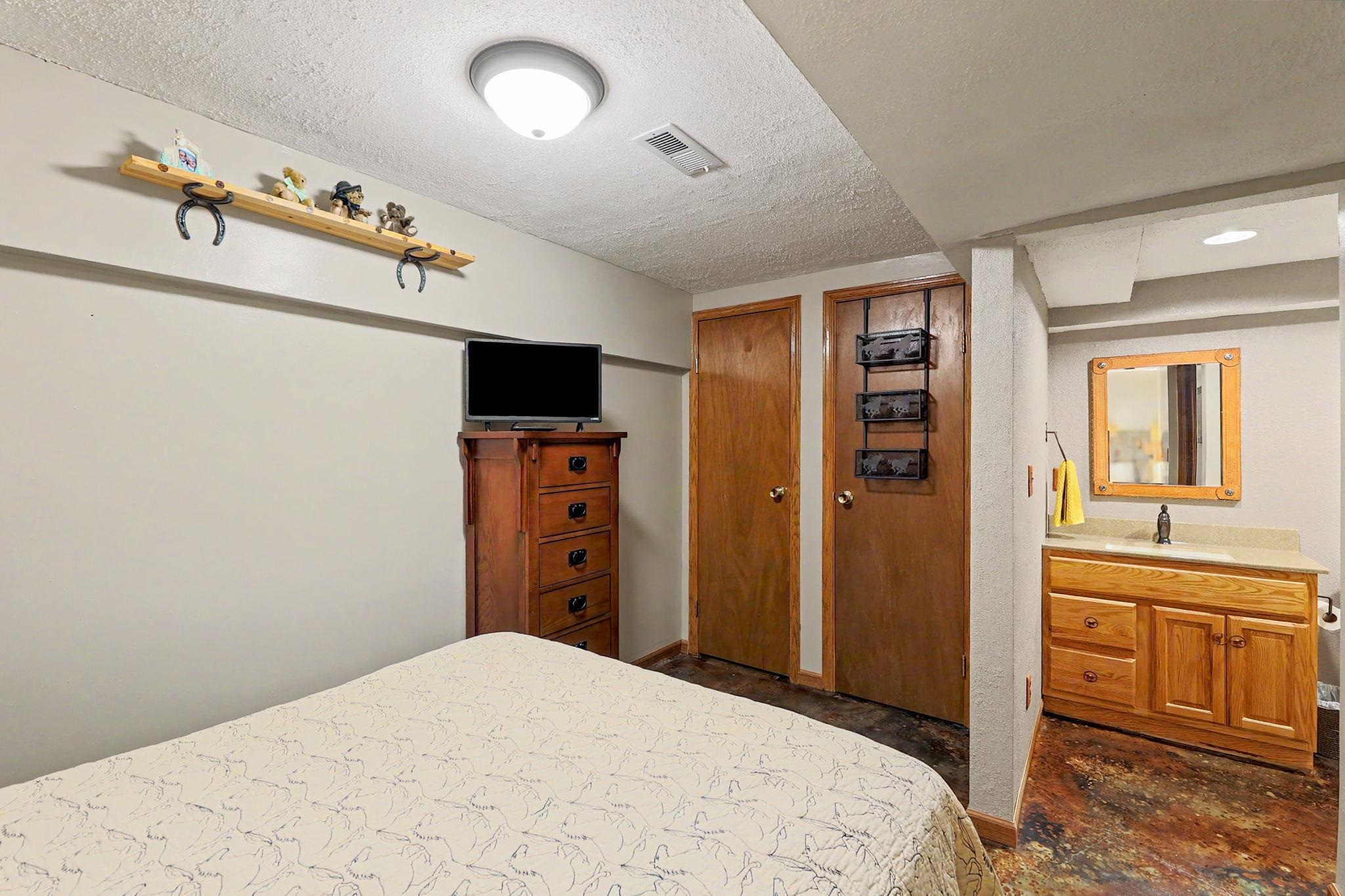 9809 S Laura St Property Photo 20