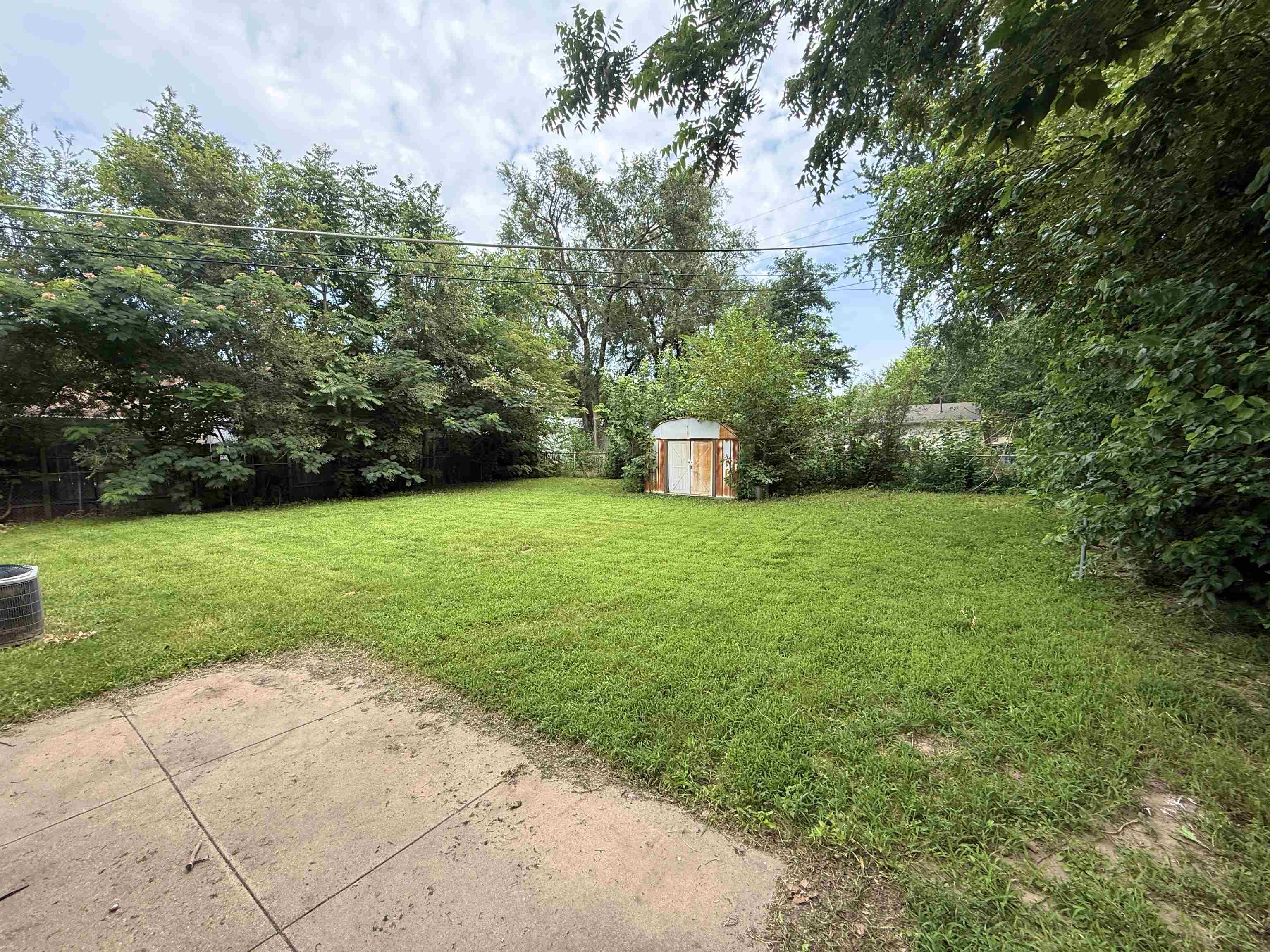 515 W 4th St Property Photo 9