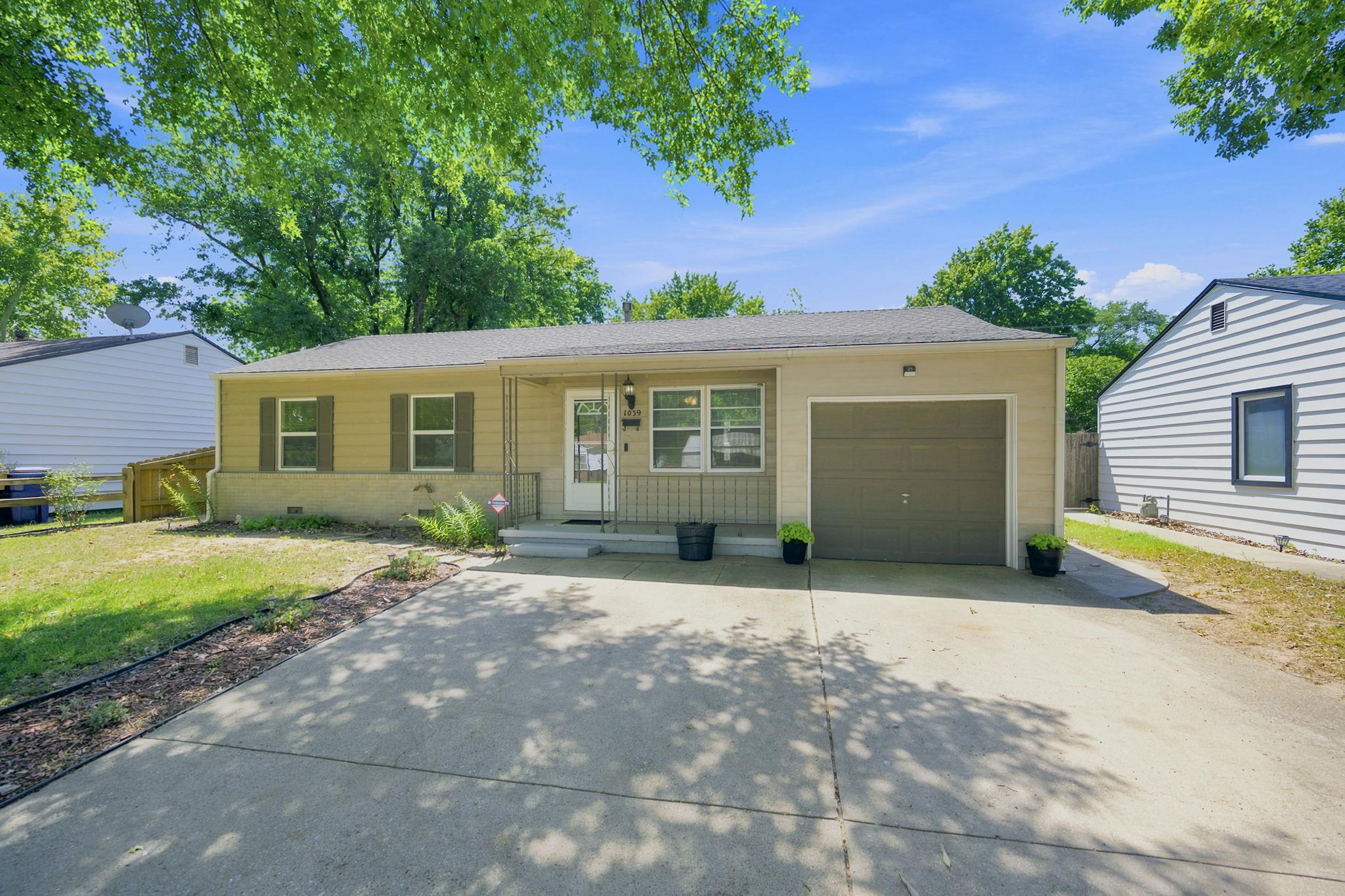 1039 N Kokomo Property Photo 1