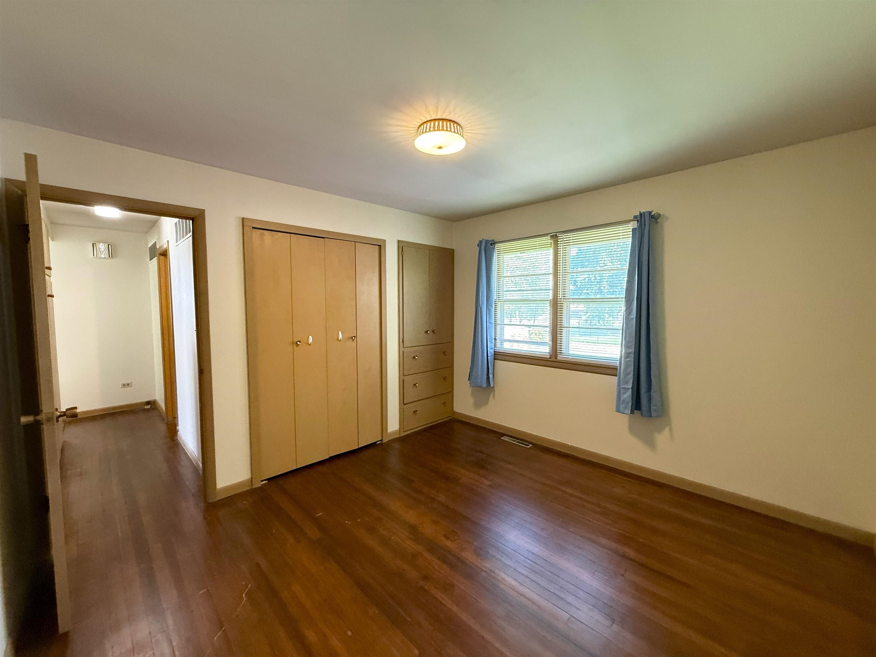 118 W School Street Property Photo 6