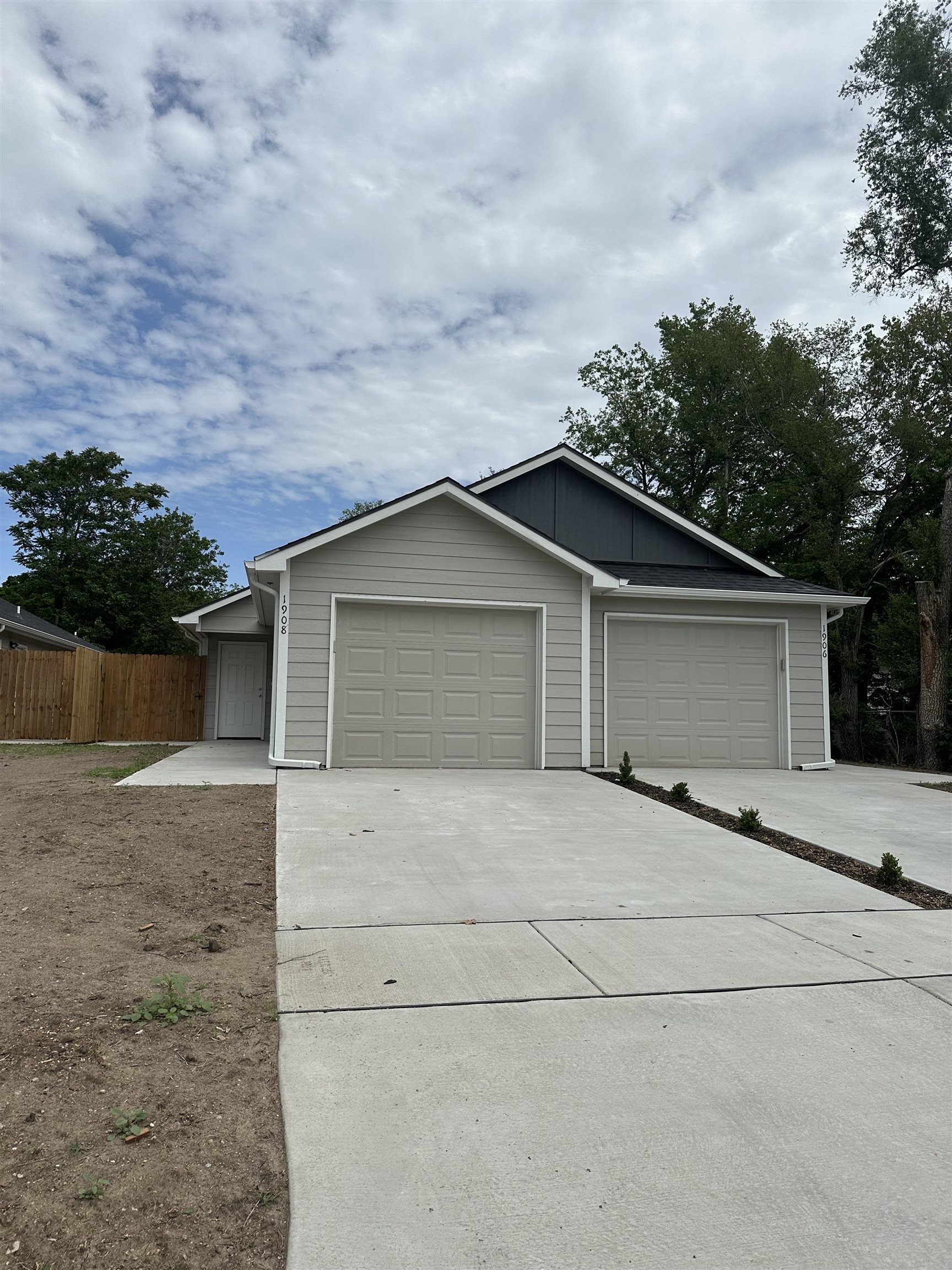 1021 N Sruce Property Photo 1
