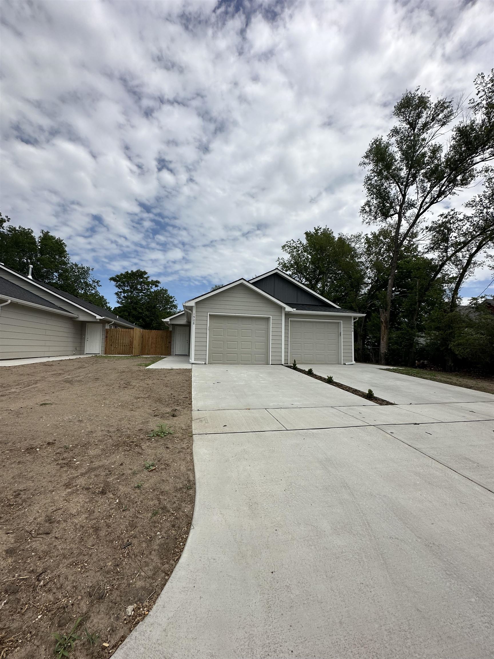 1912 N Hydraulic Property Photo 1